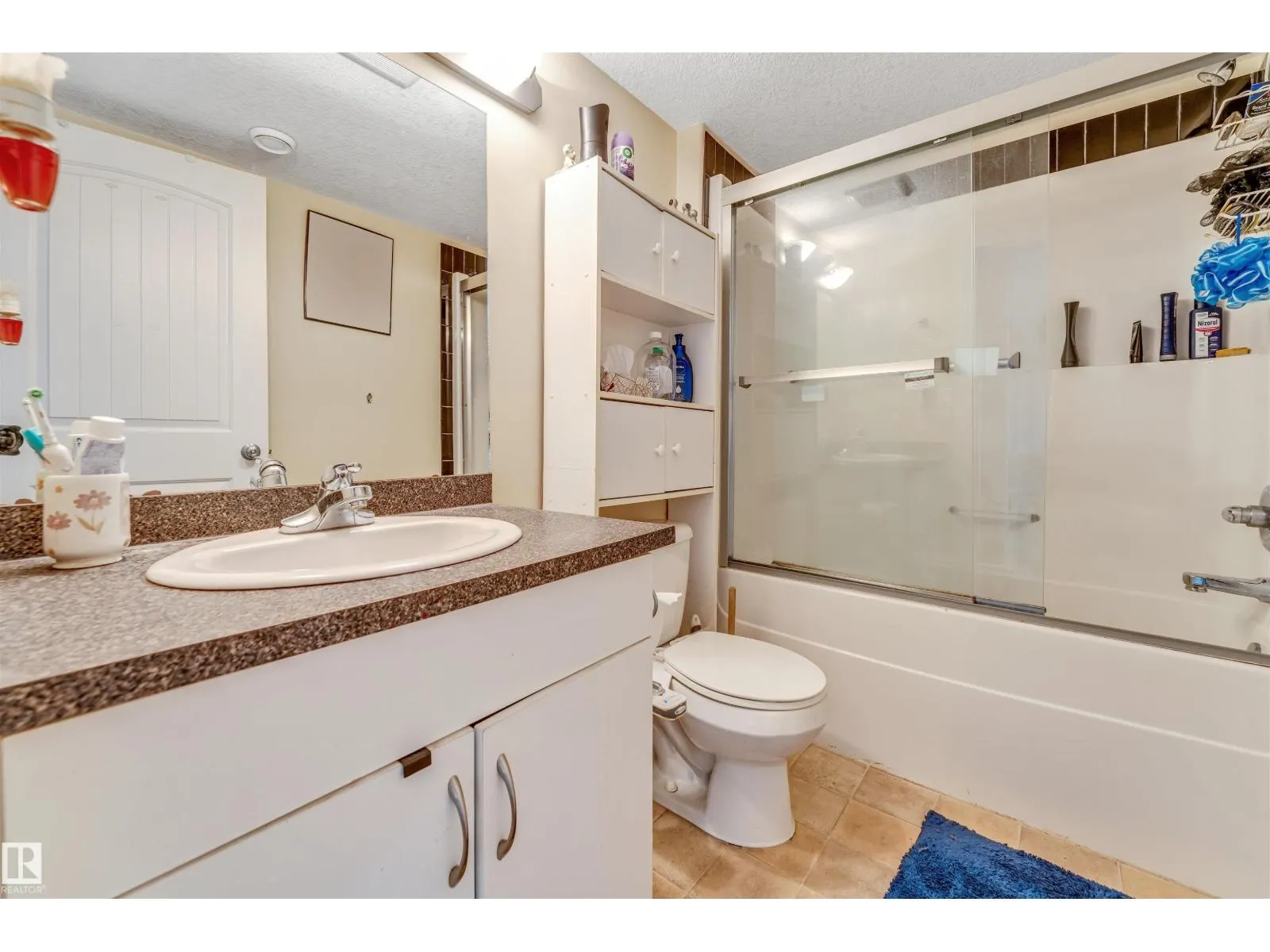 3015 24 AV NW