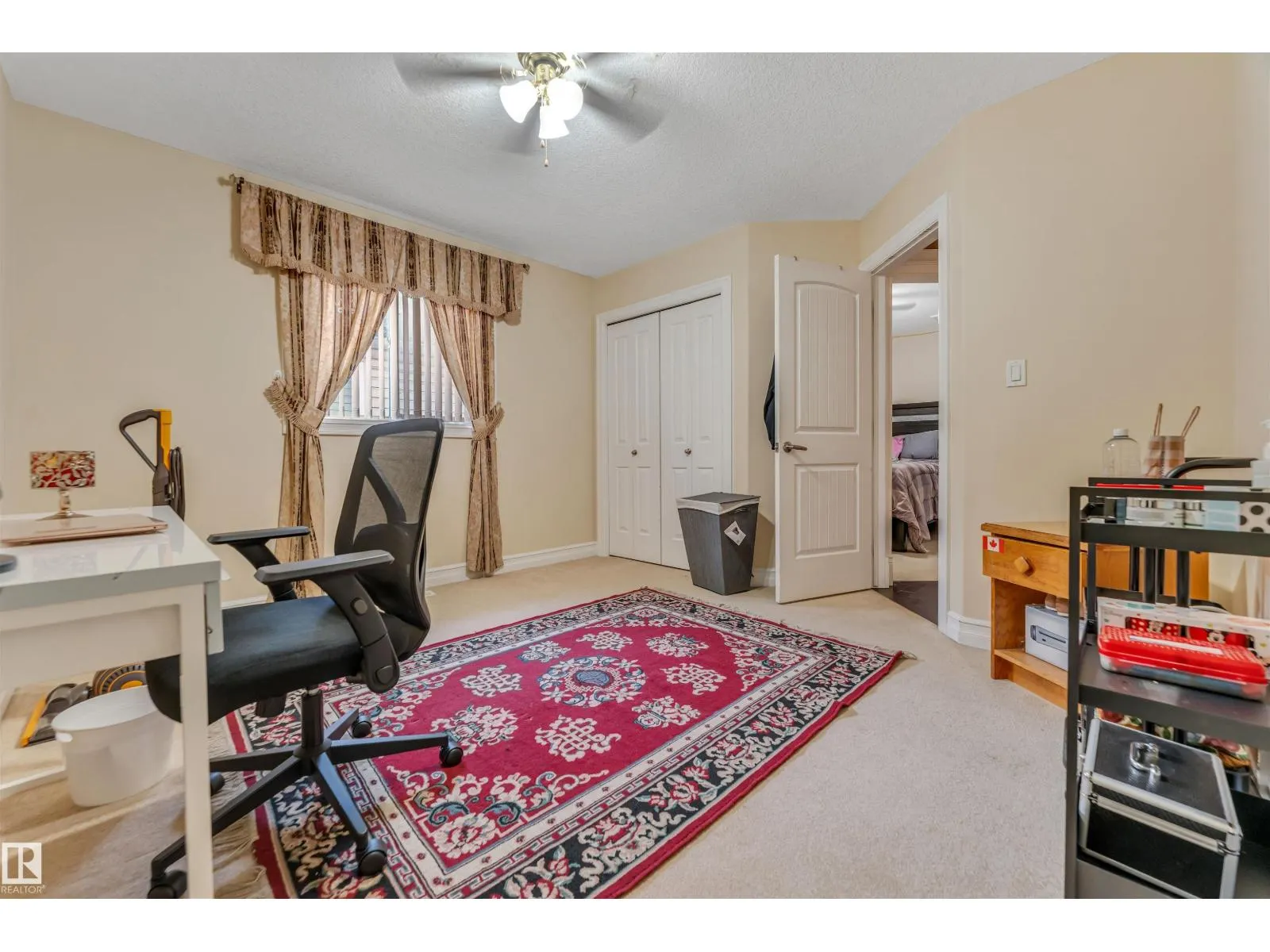 3015 24 AV NW