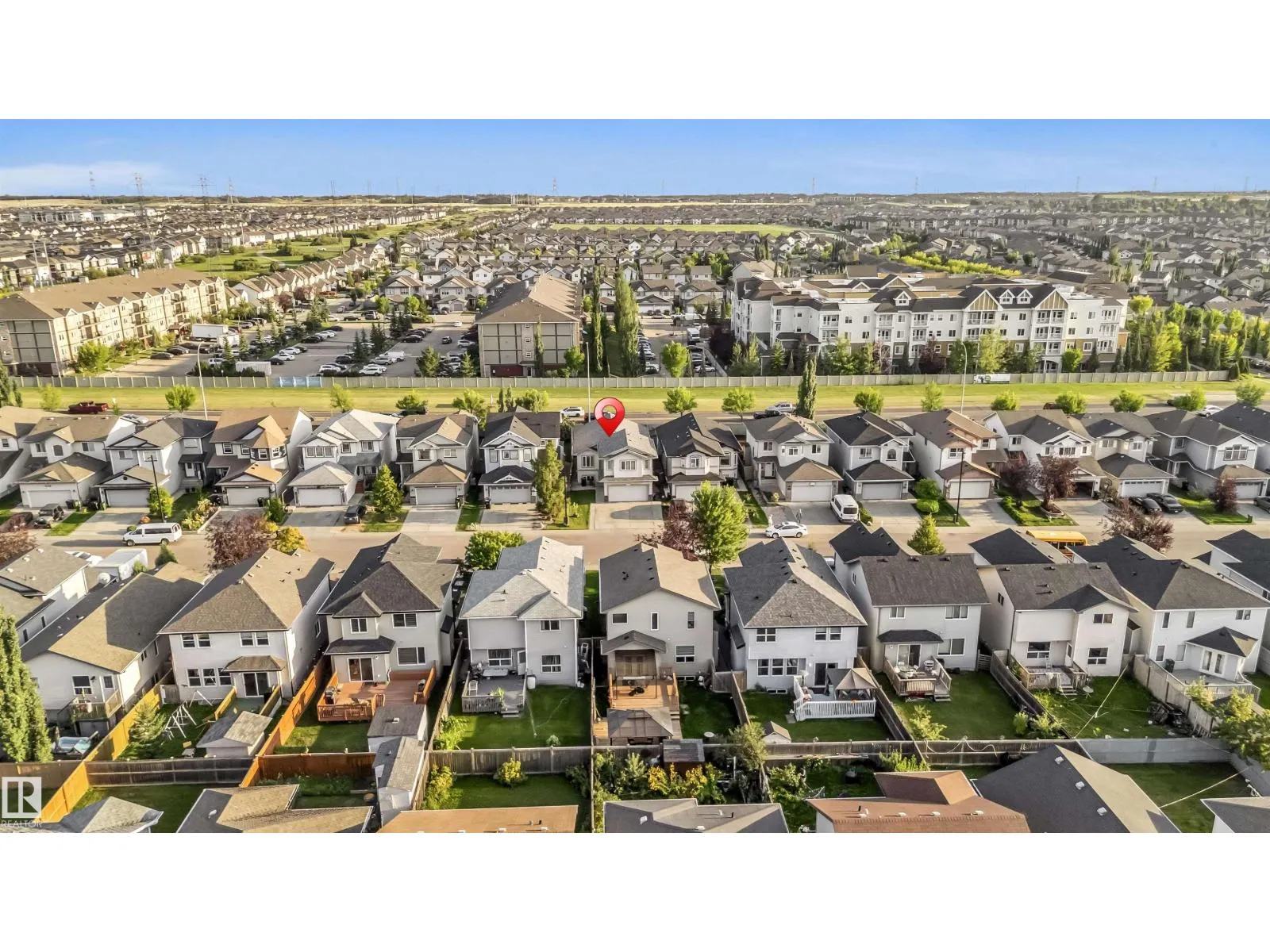 3015 24 AV NW