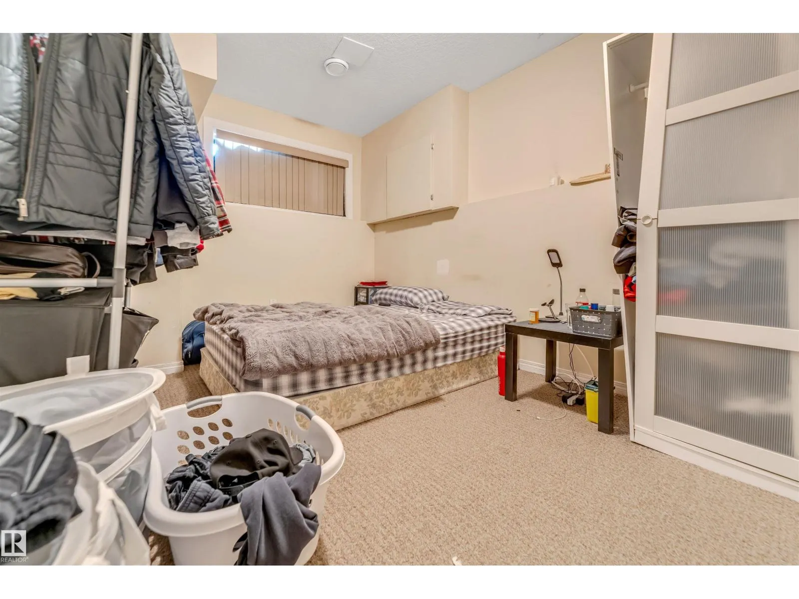 3015 24 AV NW