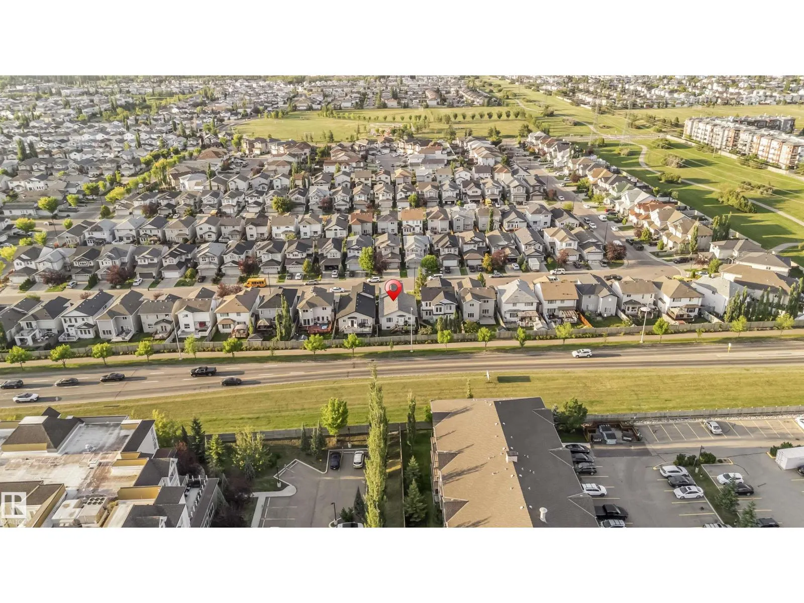3015 24 AV NW