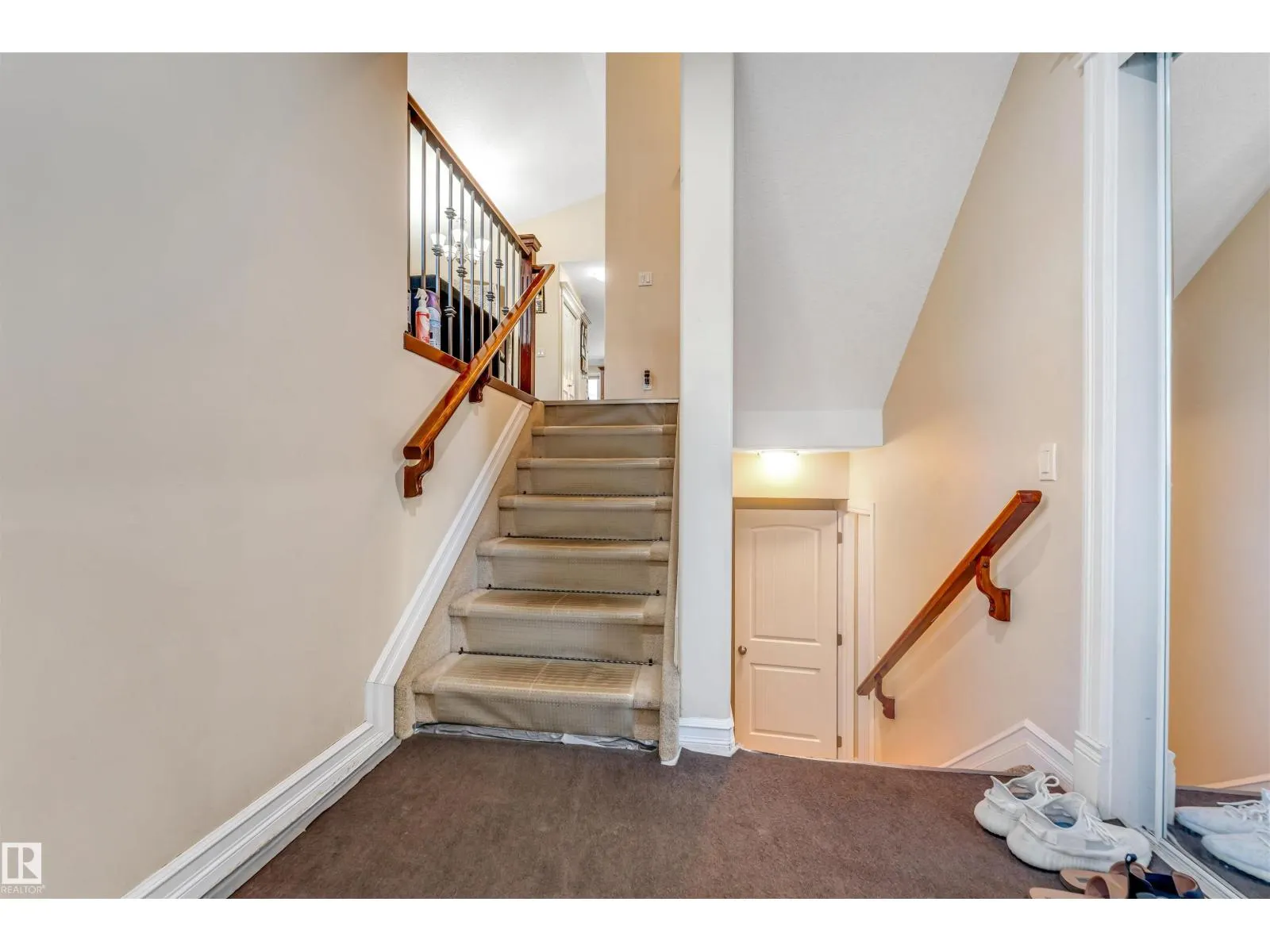 3015 24 AV NW