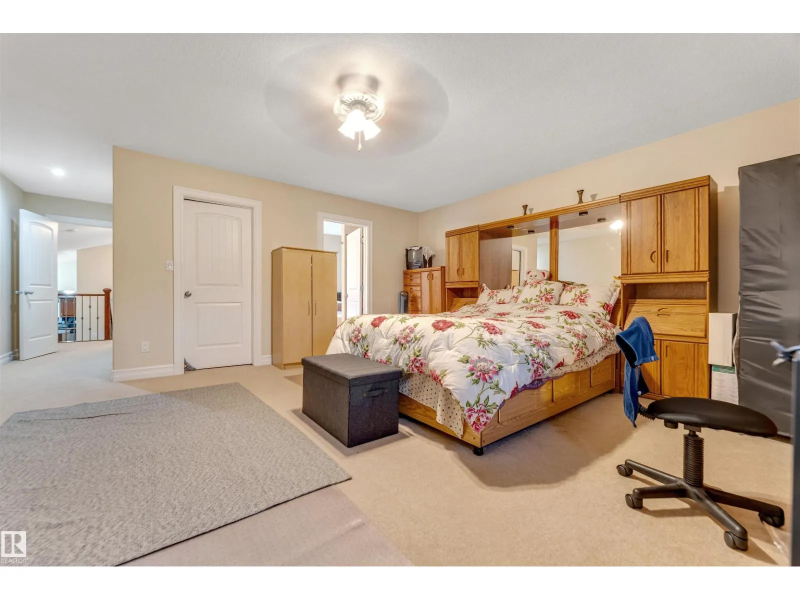 3015 24 AV NW