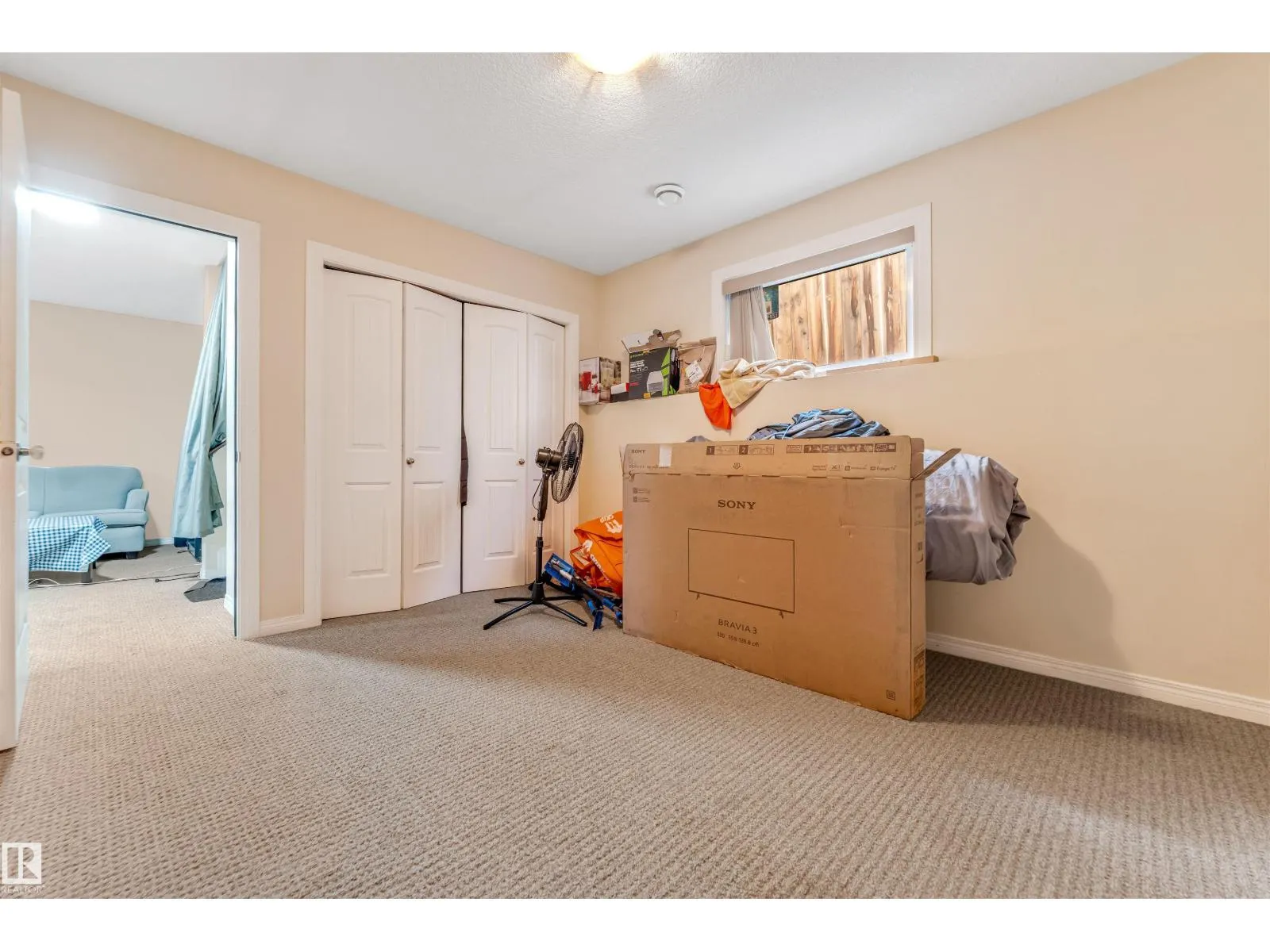 3015 24 AV NW