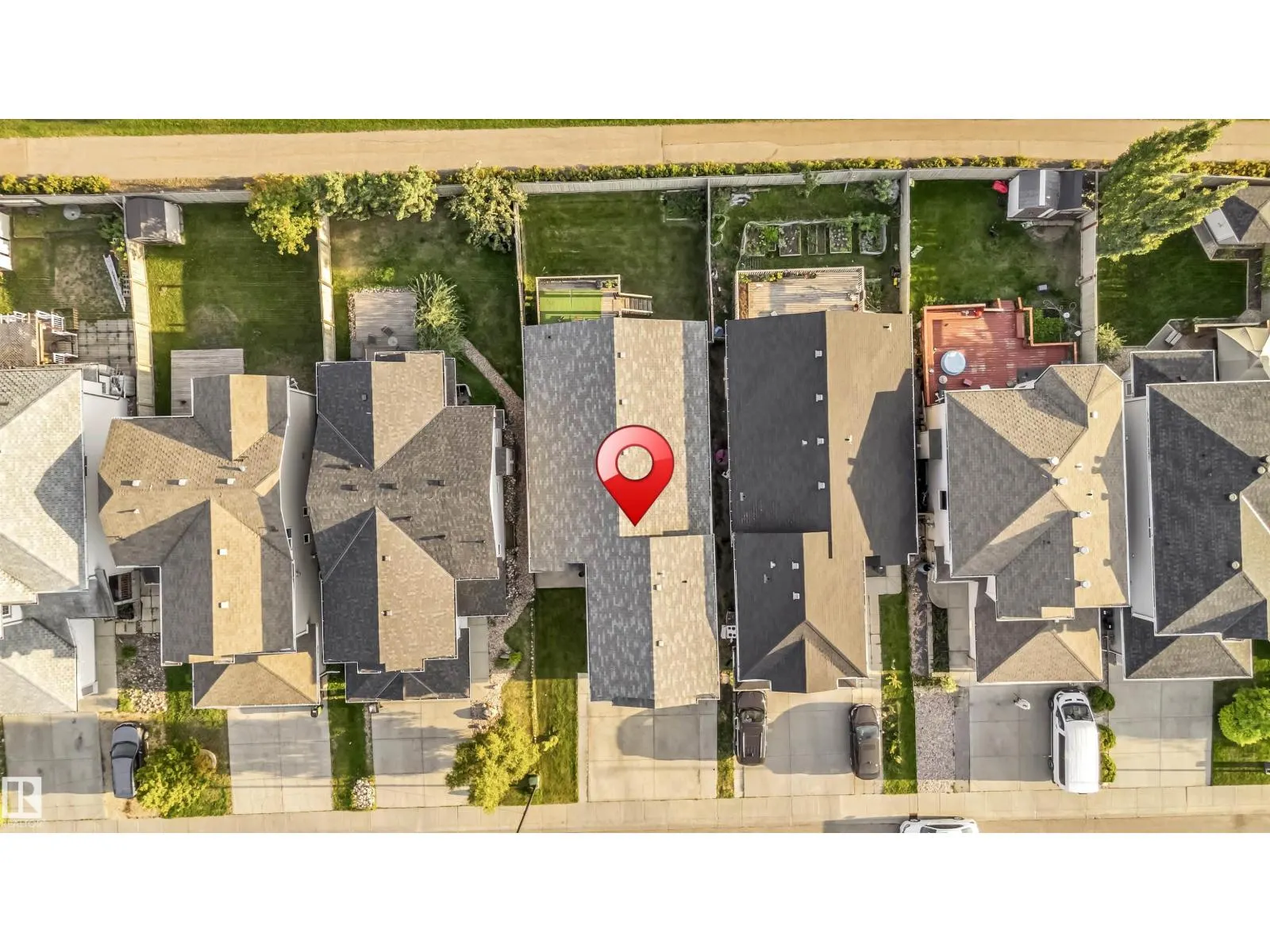 3015 24 AV NW