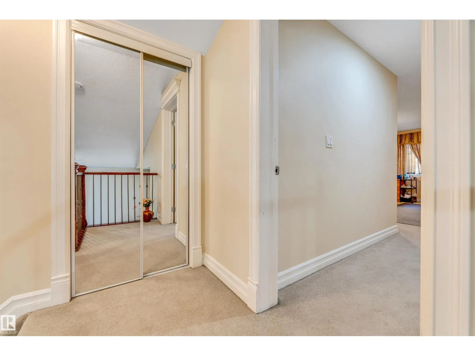 3015 24 AV NW