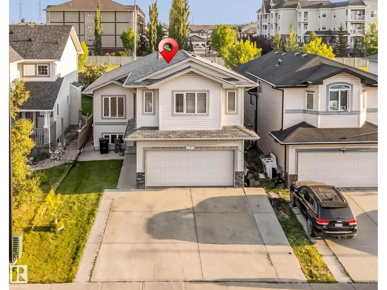 3015 24 AV NW