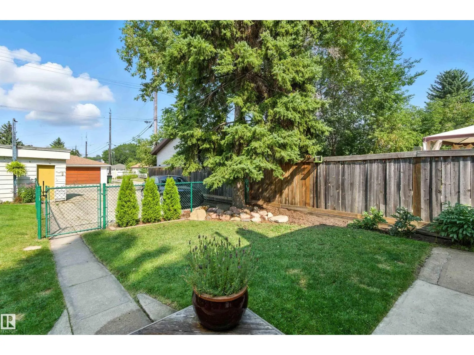 7744 86 AV NW NW