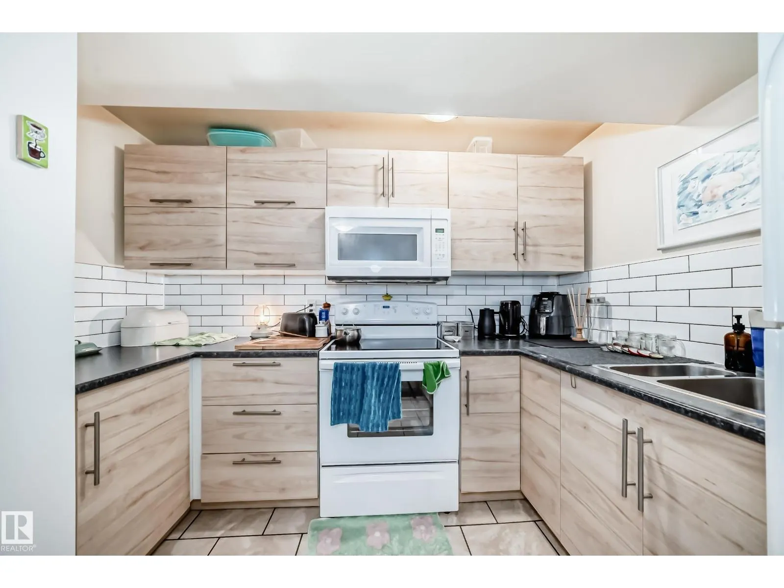 9816 63 AV NW