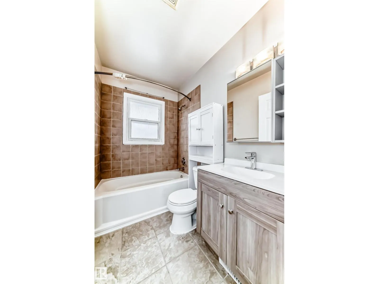 9816 63 AV NW