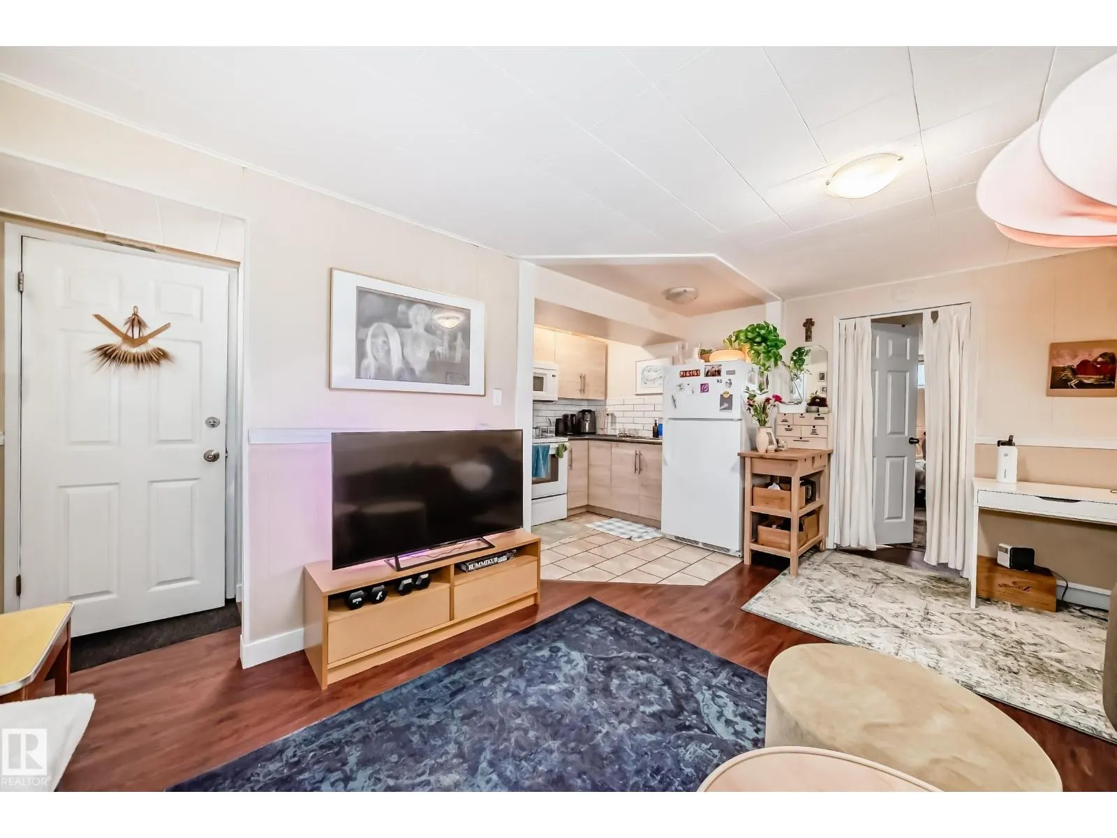 9816 63 AV NW
