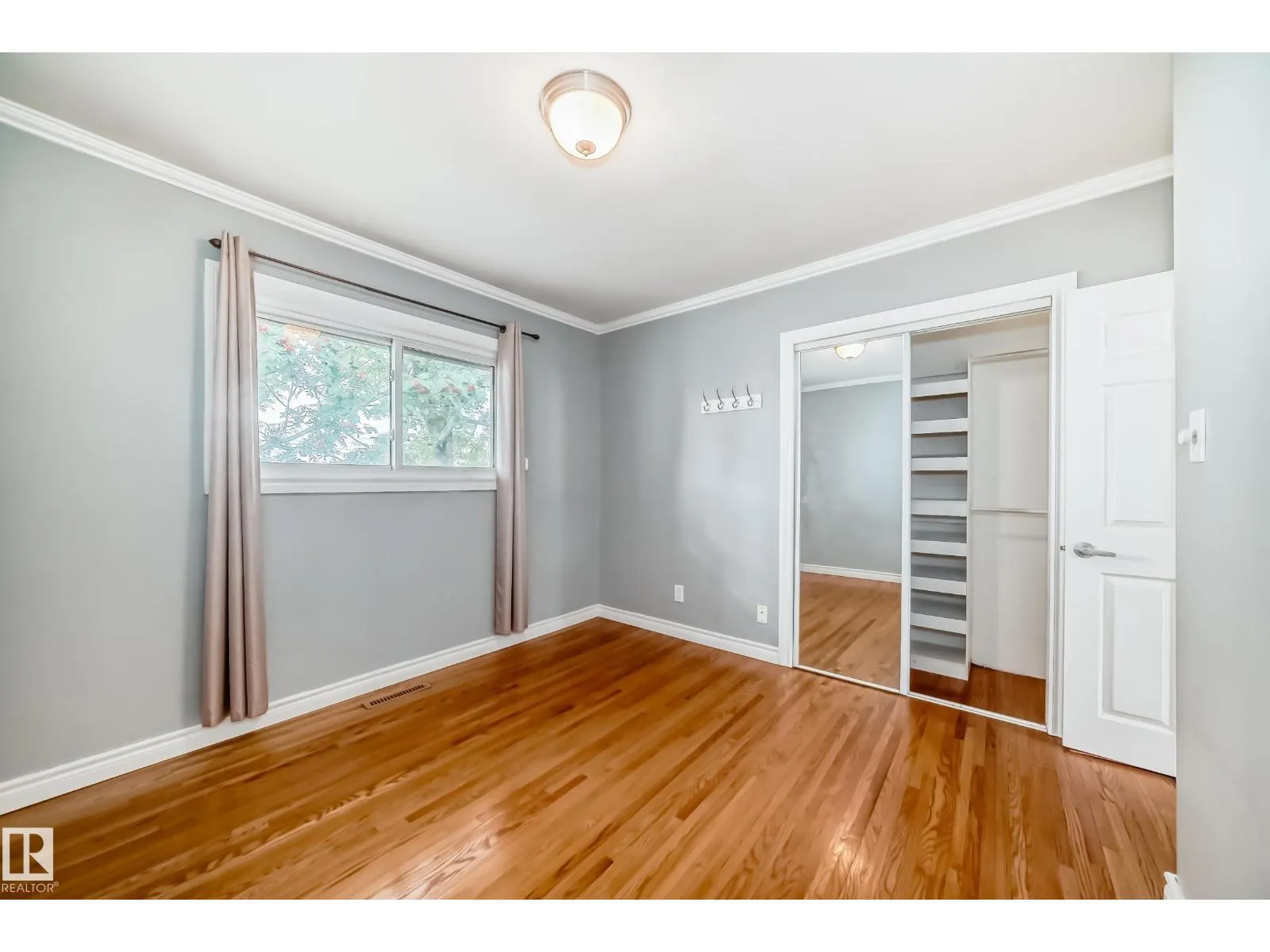 9816 63 AV NW