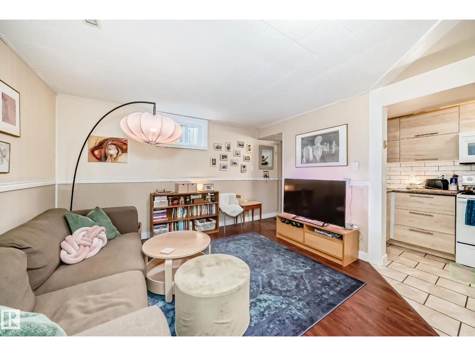 9816 63 AV NW