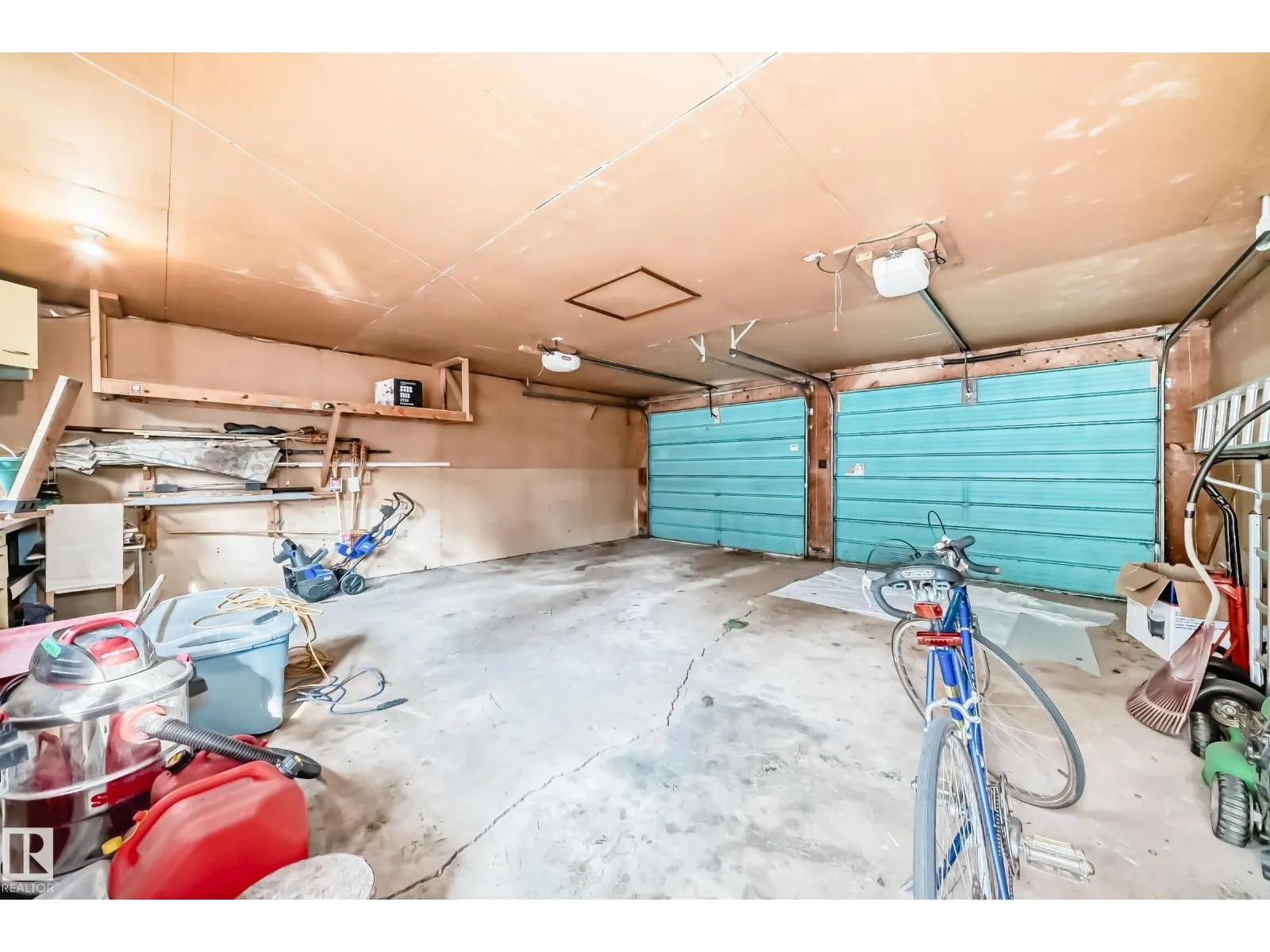 9816 63 AV NW