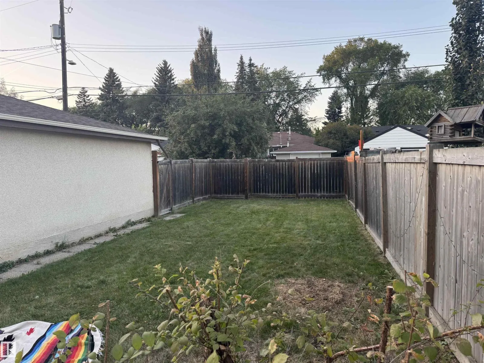 9816 63 AV NW