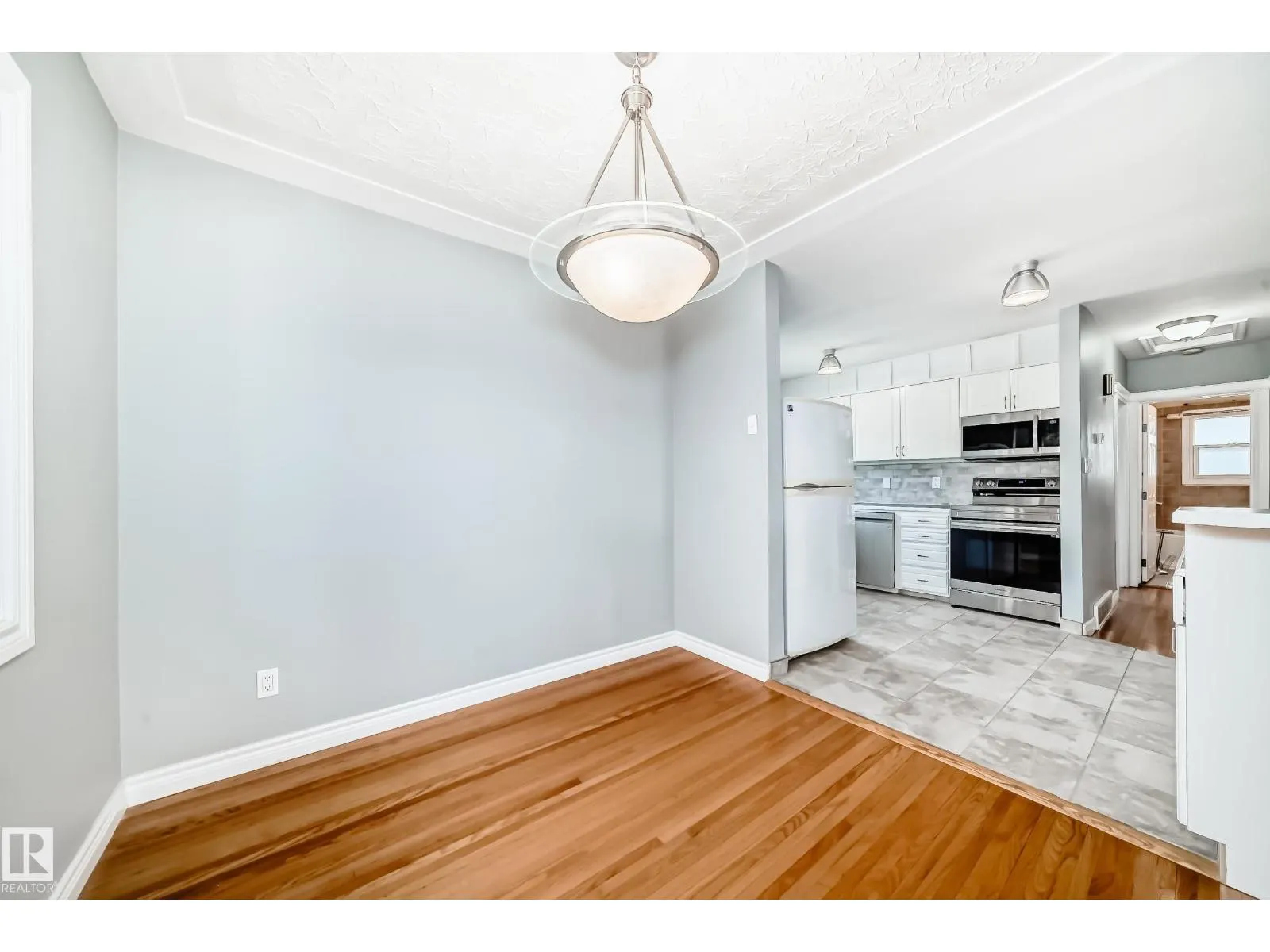 9816 63 AV NW
