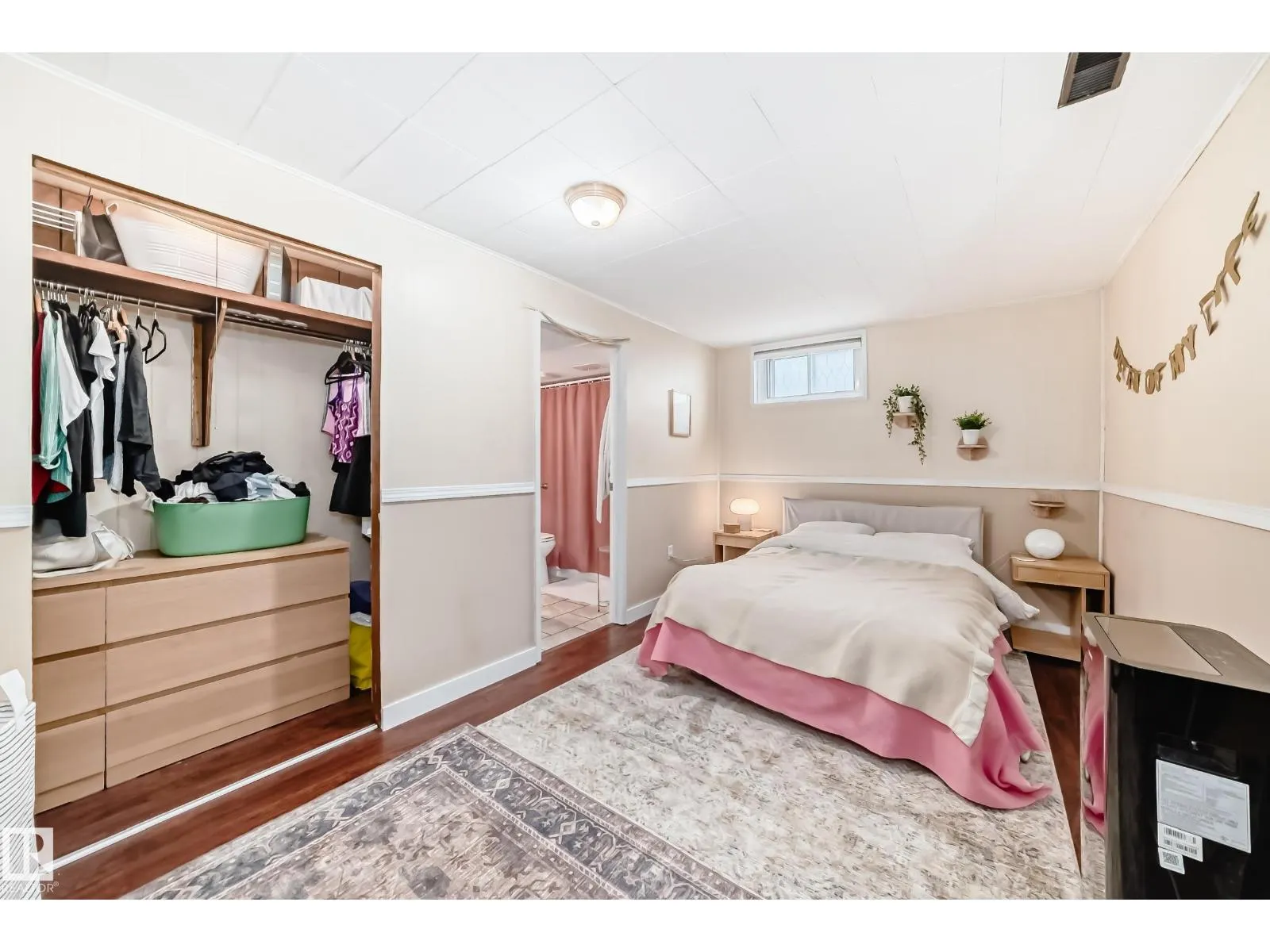 9816 63 AV NW