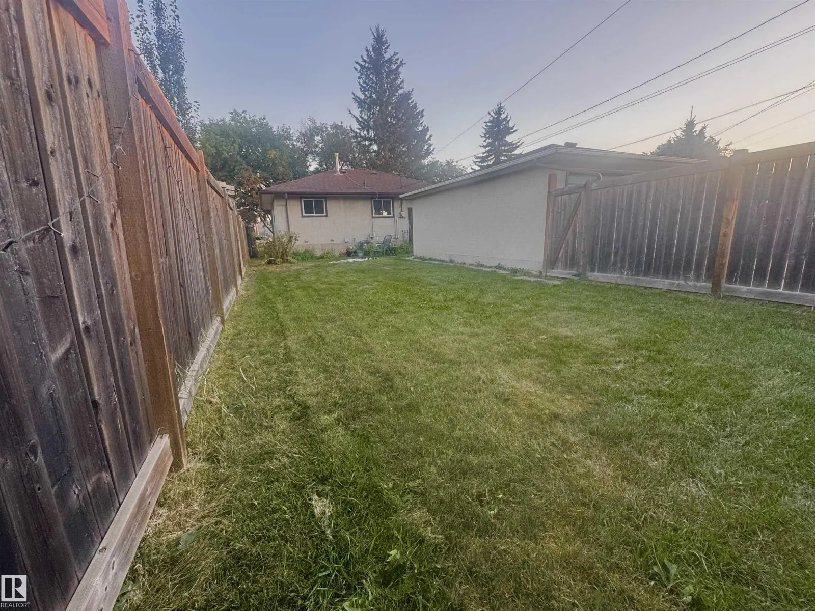 9816 63 AV NW