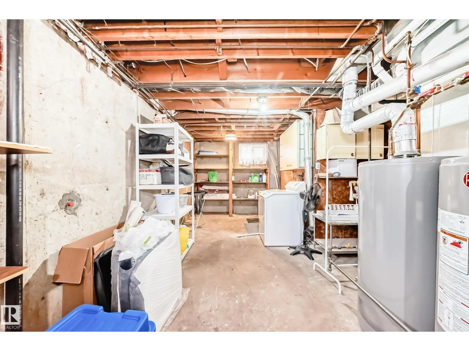 9816 63 AV NW