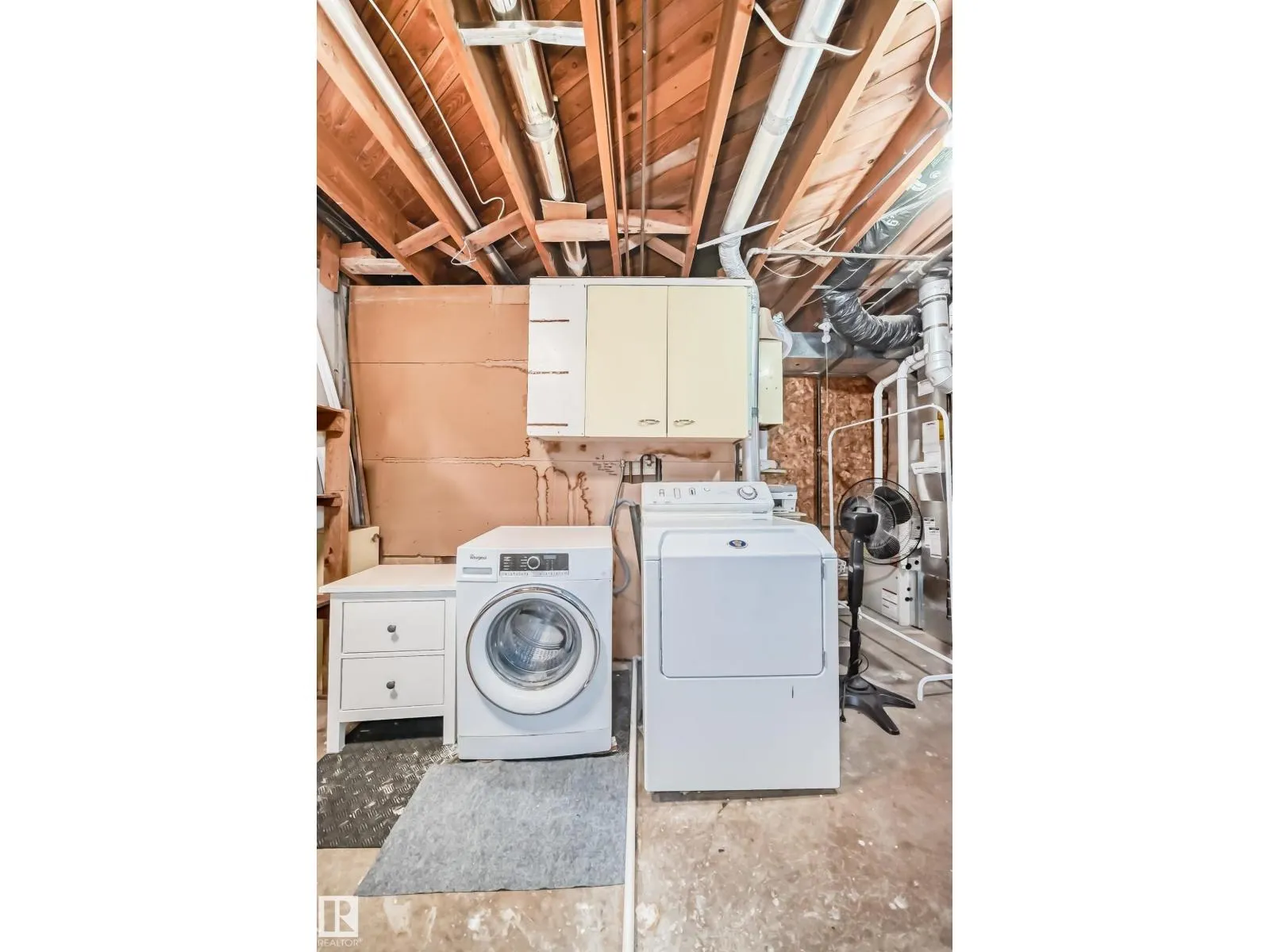 9816 63 AV NW