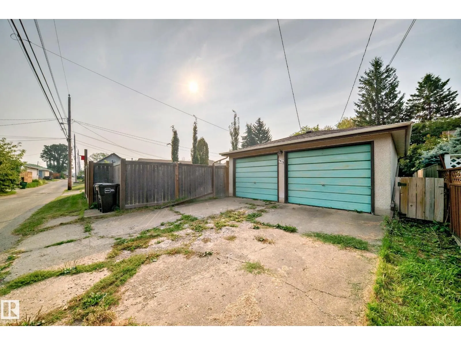 9816 63 AV NW