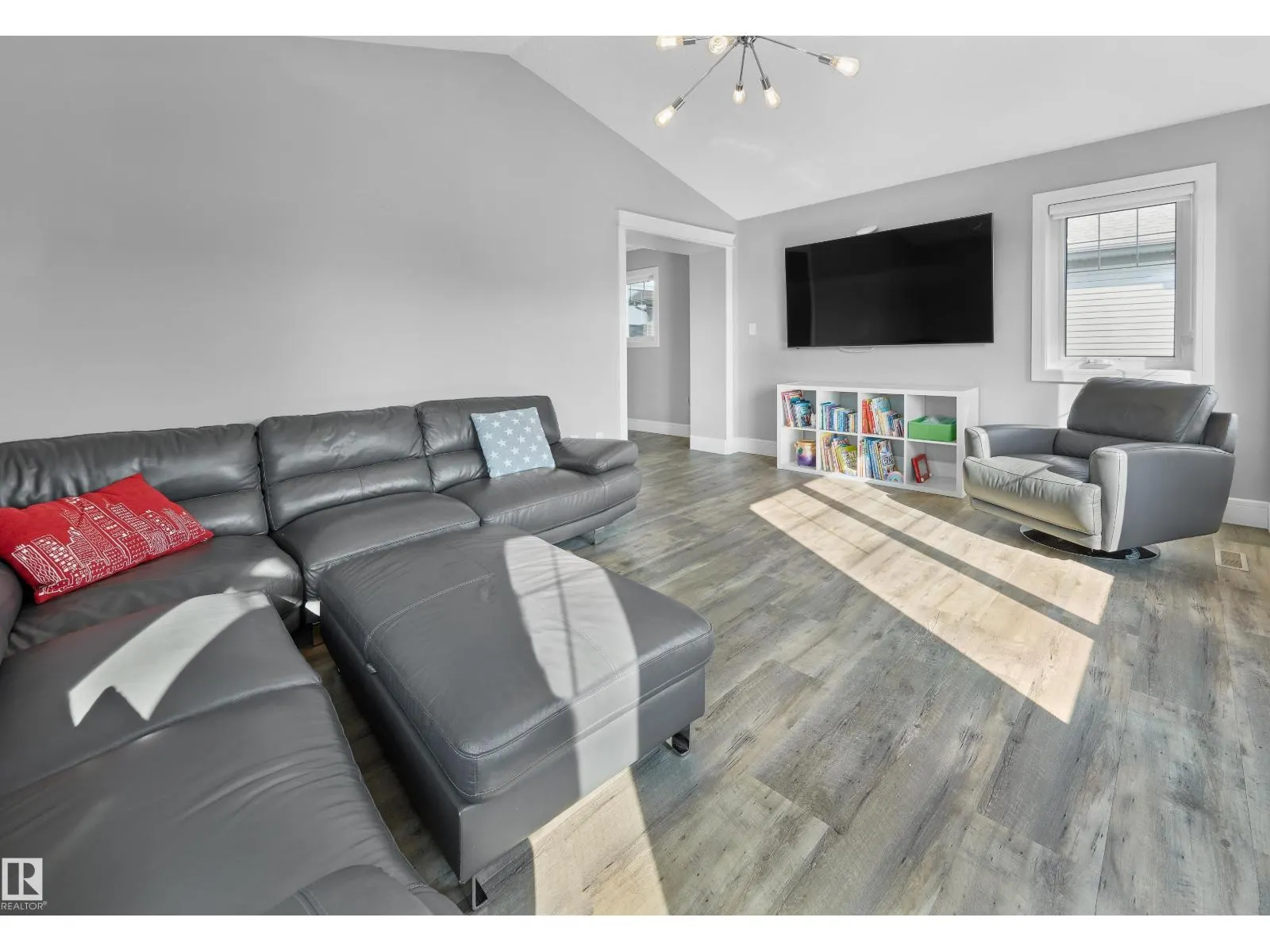 9812 222 ST NW