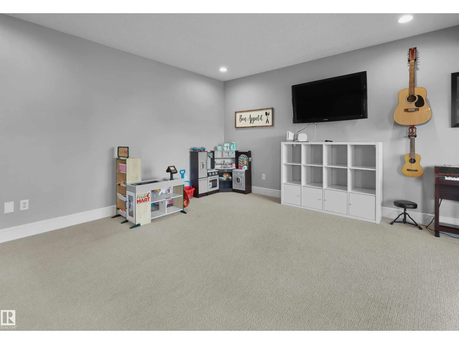 9812 222 ST NW