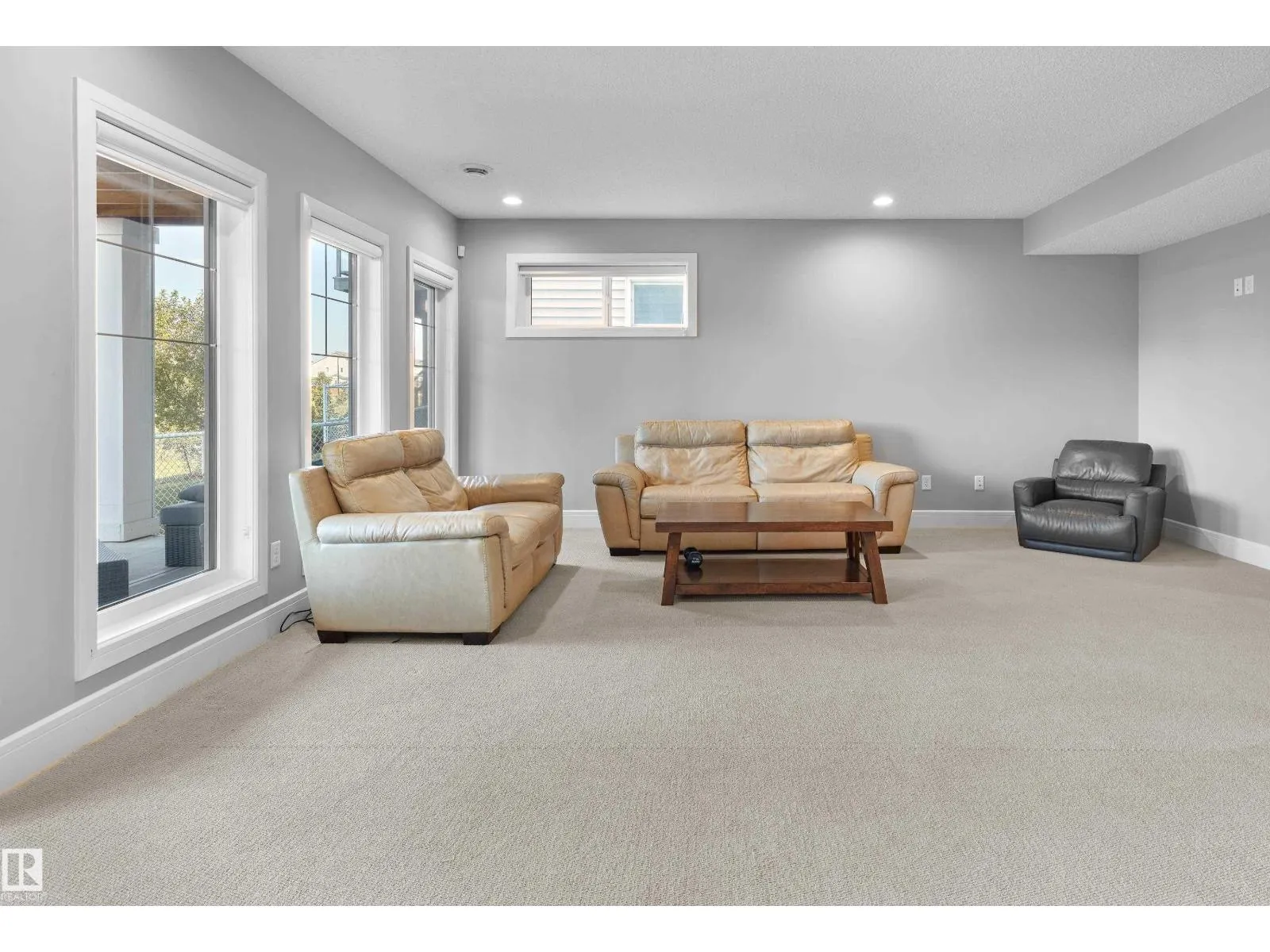 9812 222 ST NW
