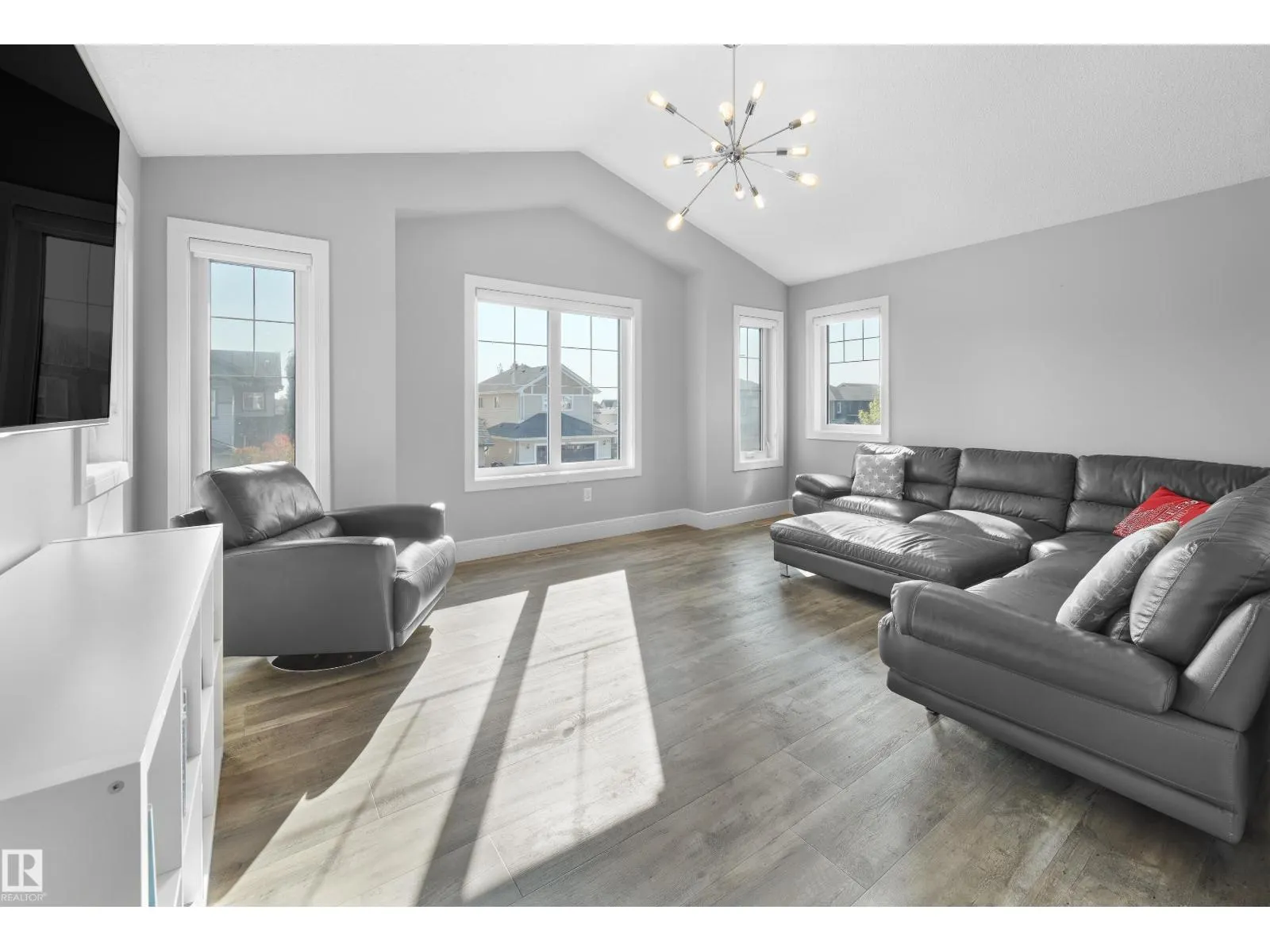 9812 222 ST NW