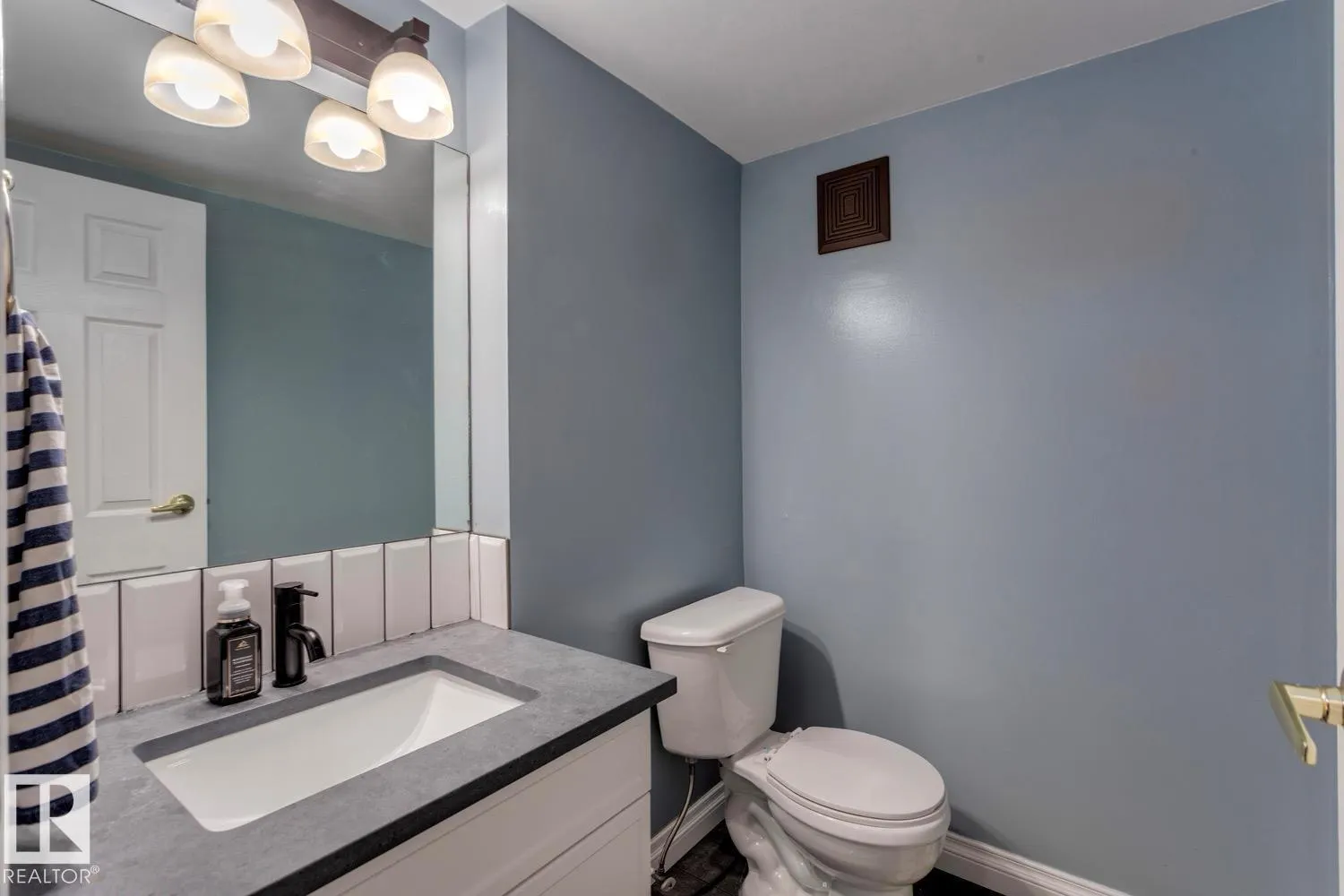 #209 11033 127 ST NW