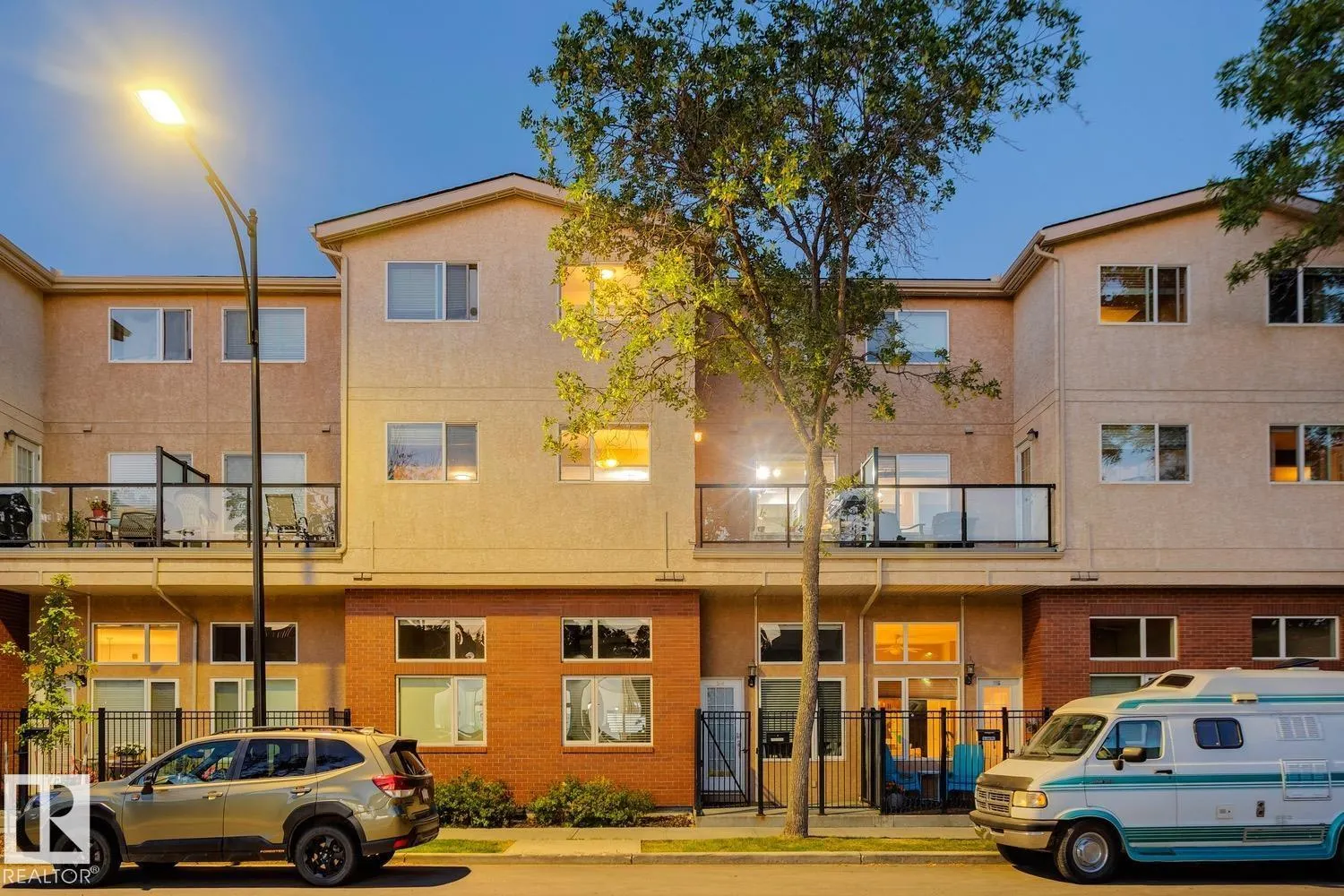 #209 11033 127 ST NW