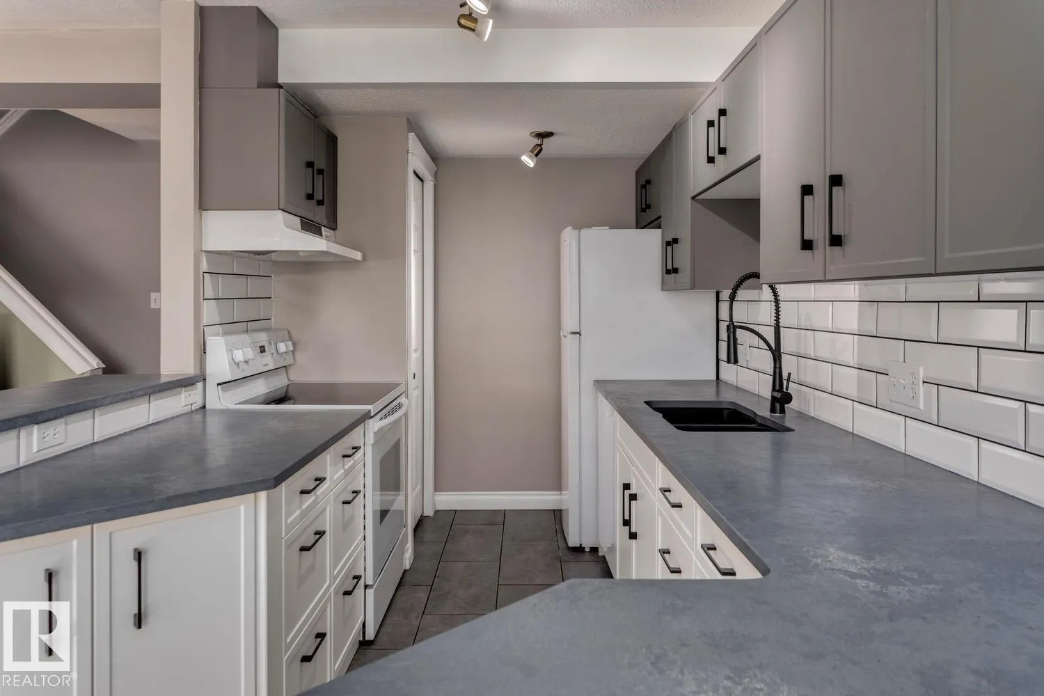#209 11033 127 ST NW