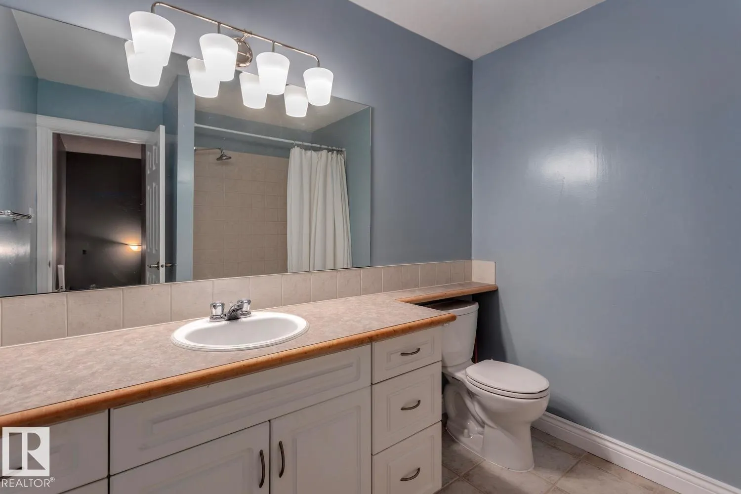 #209 11033 127 ST NW