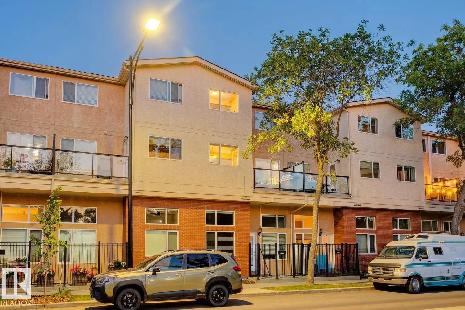 #209 11033 127 ST NW