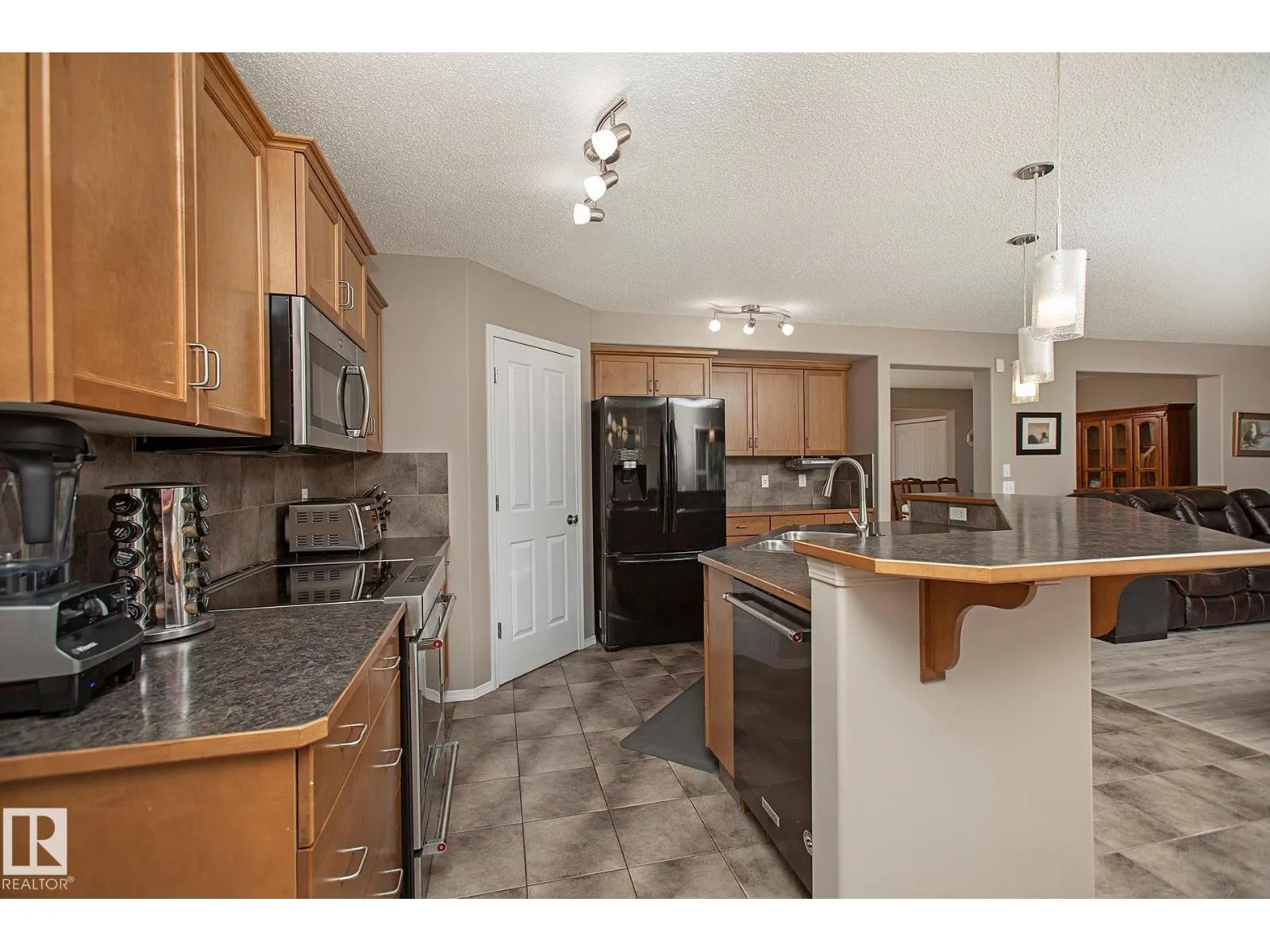1115 82 ST SW