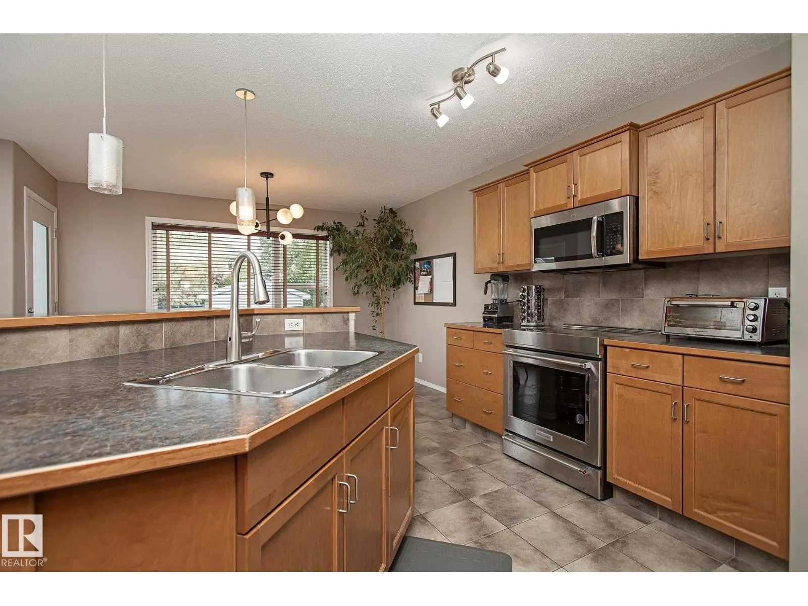 1115 82 ST SW