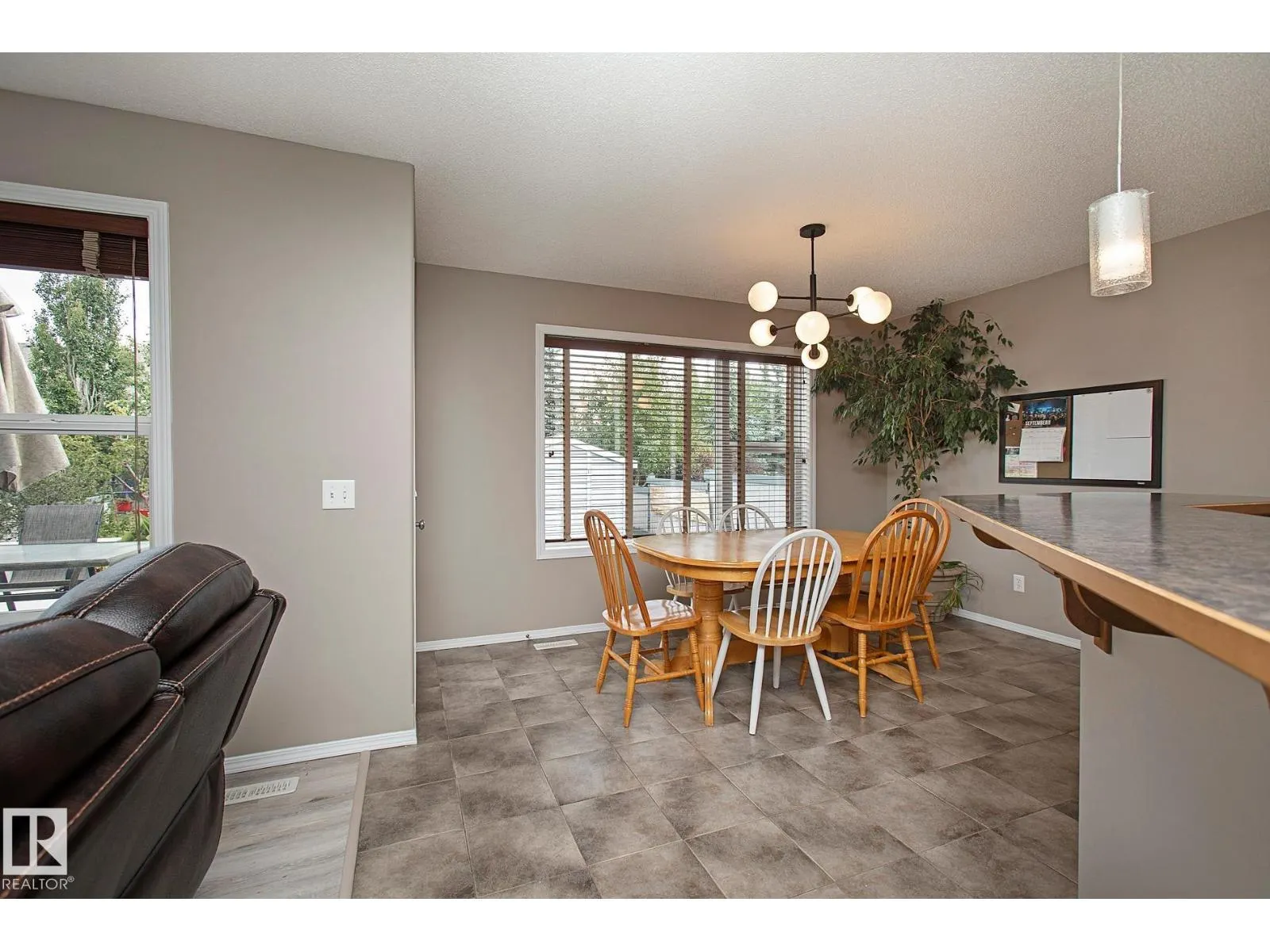 1115 82 ST SW