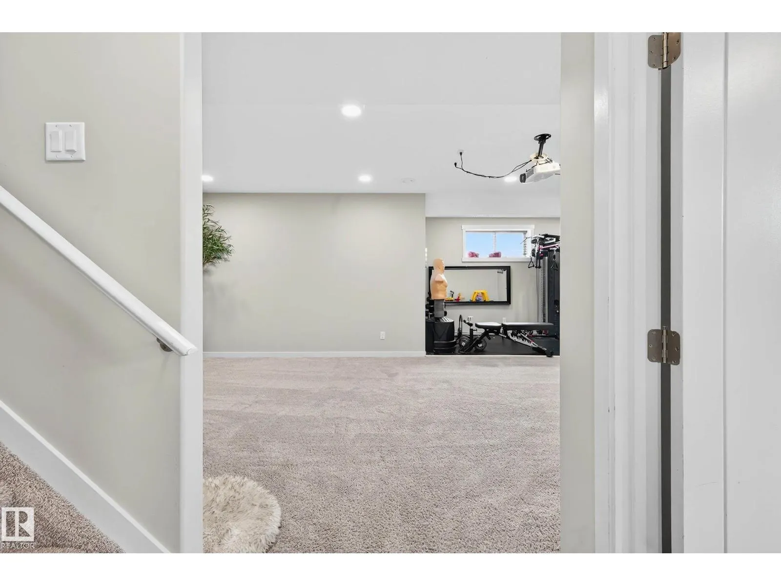 5915 19 AV SW