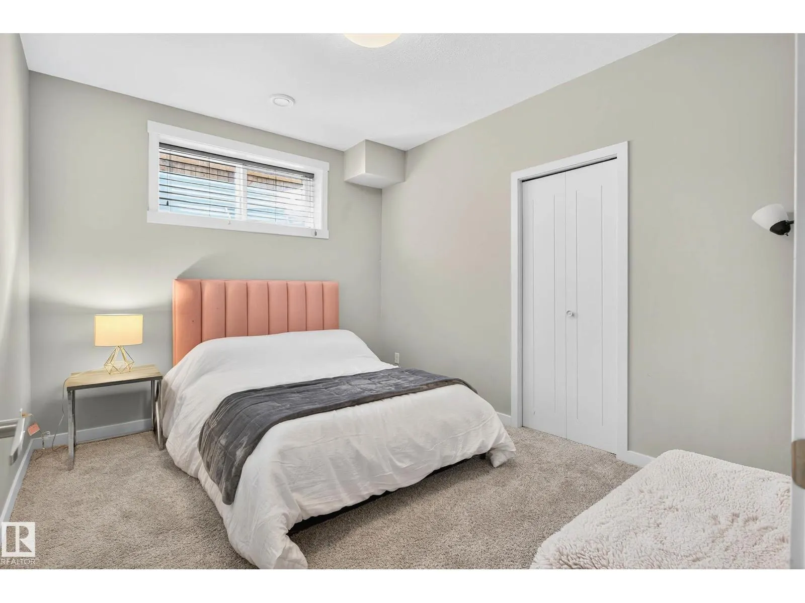 5915 19 AV SW