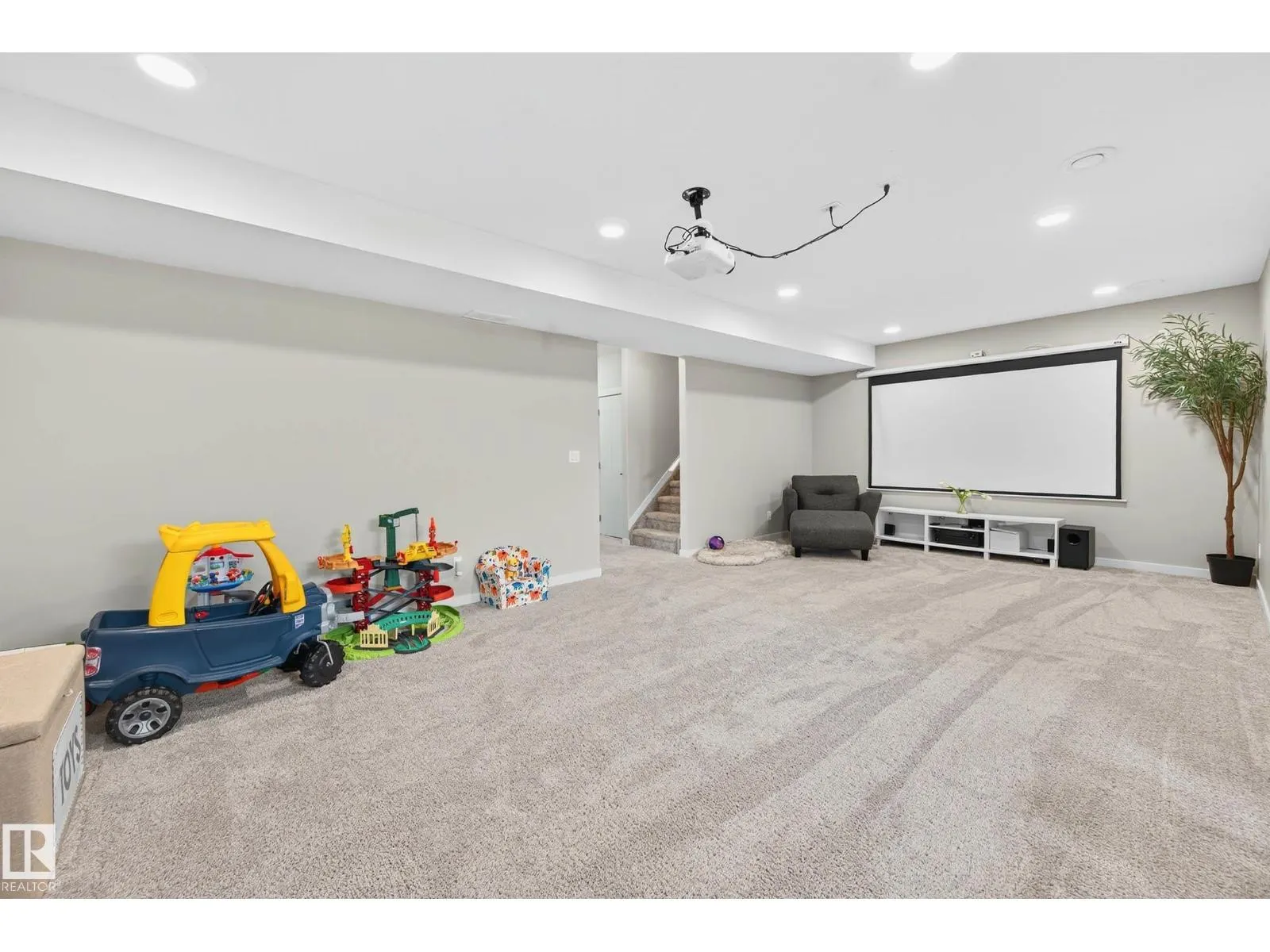 5915 19 AV SW