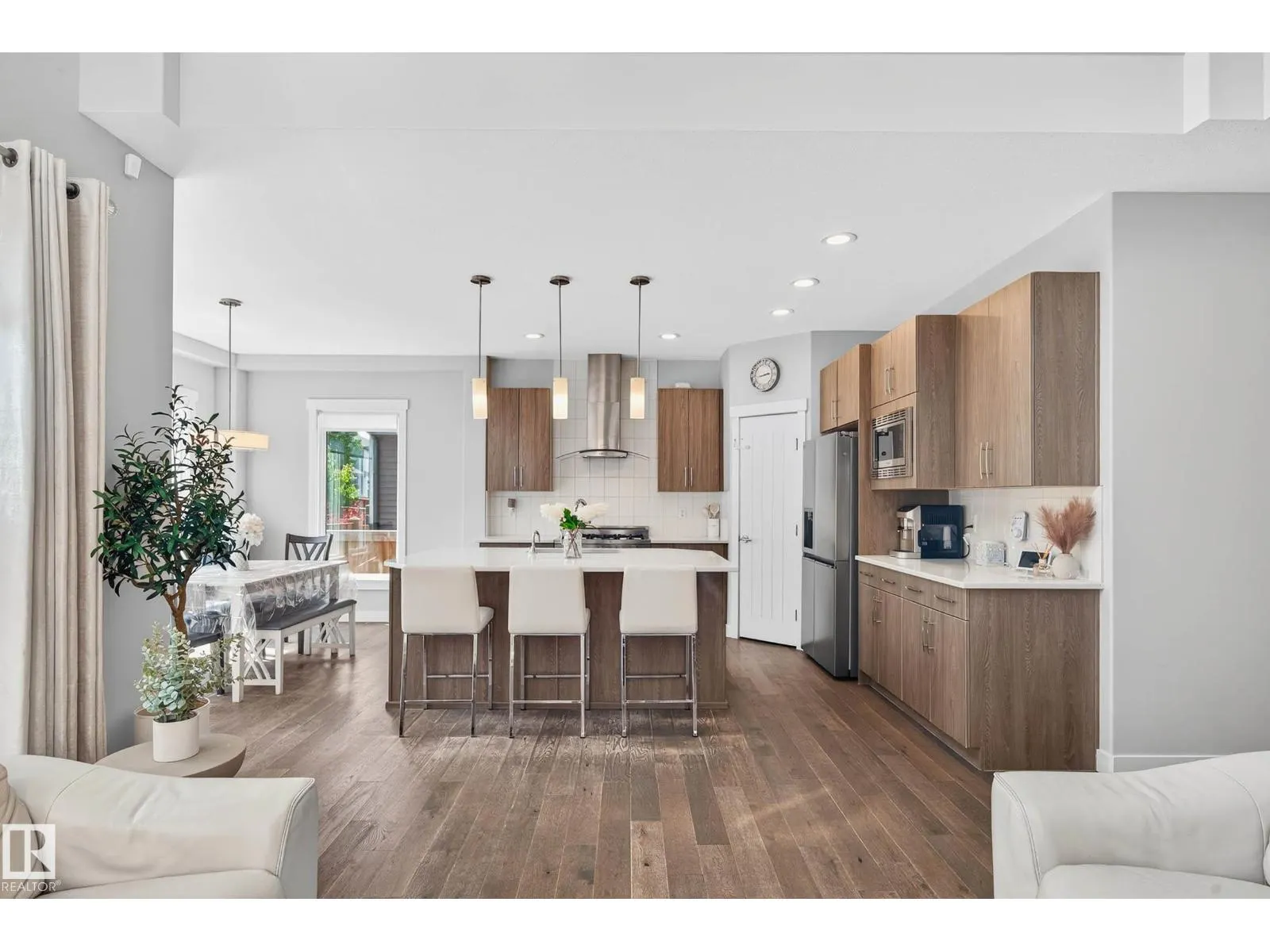 5915 19 AV SW