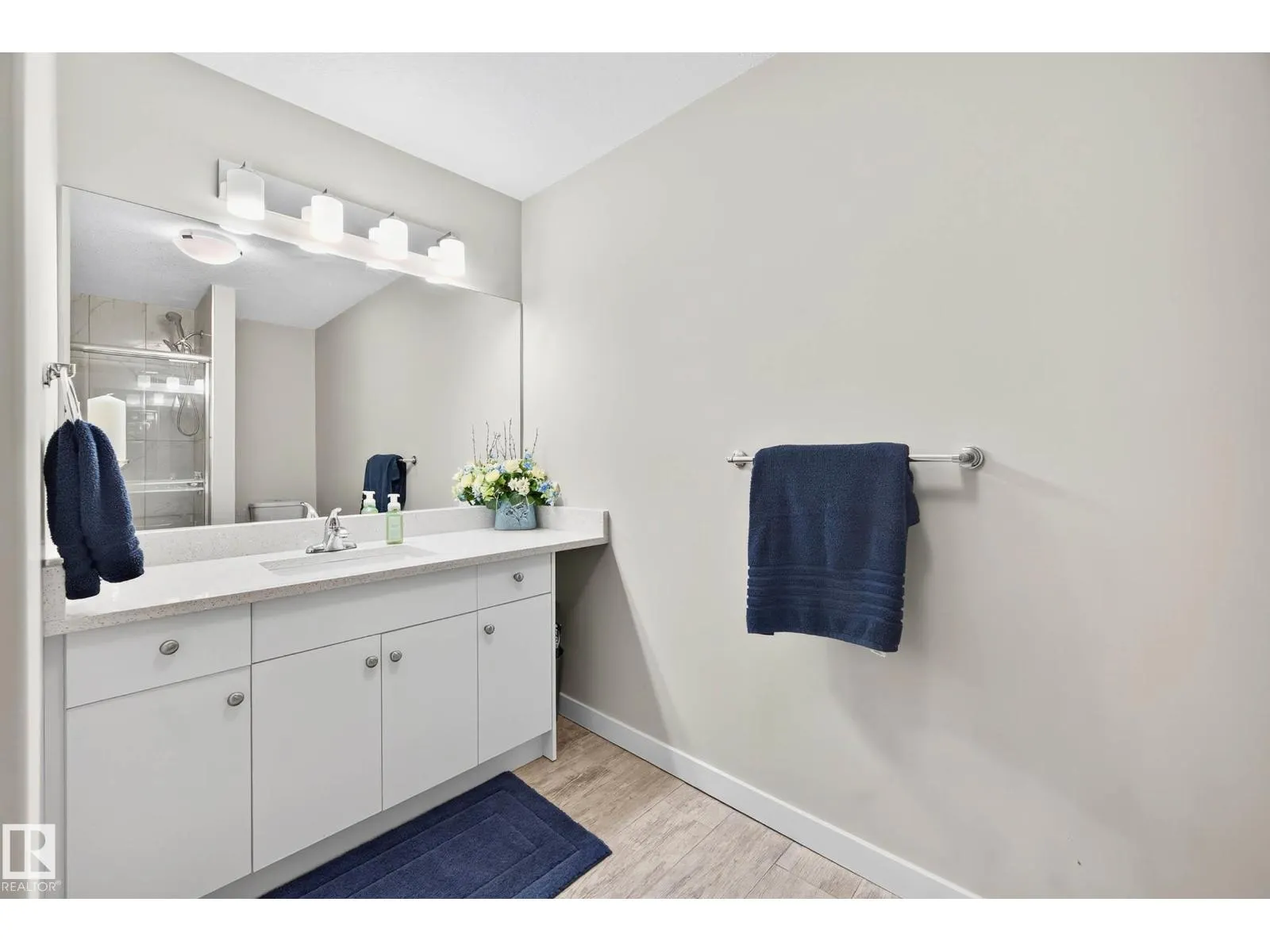 5915 19 AV SW