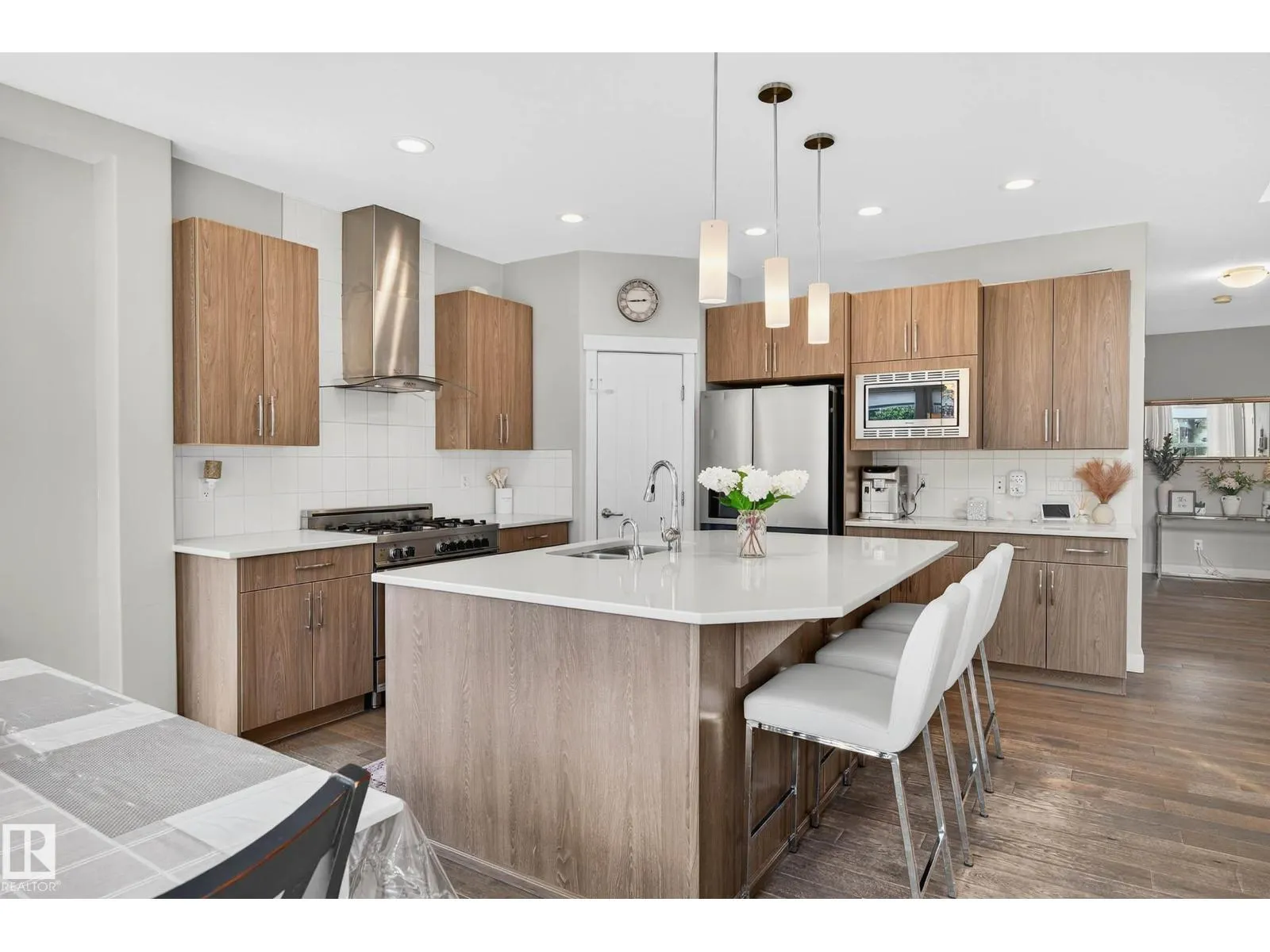 5915 19 AV SW