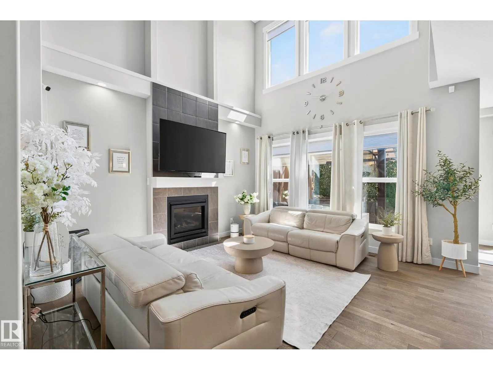 5915 19 AV SW