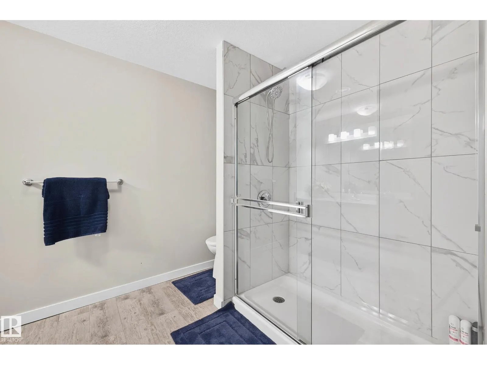 5915 19 AV SW