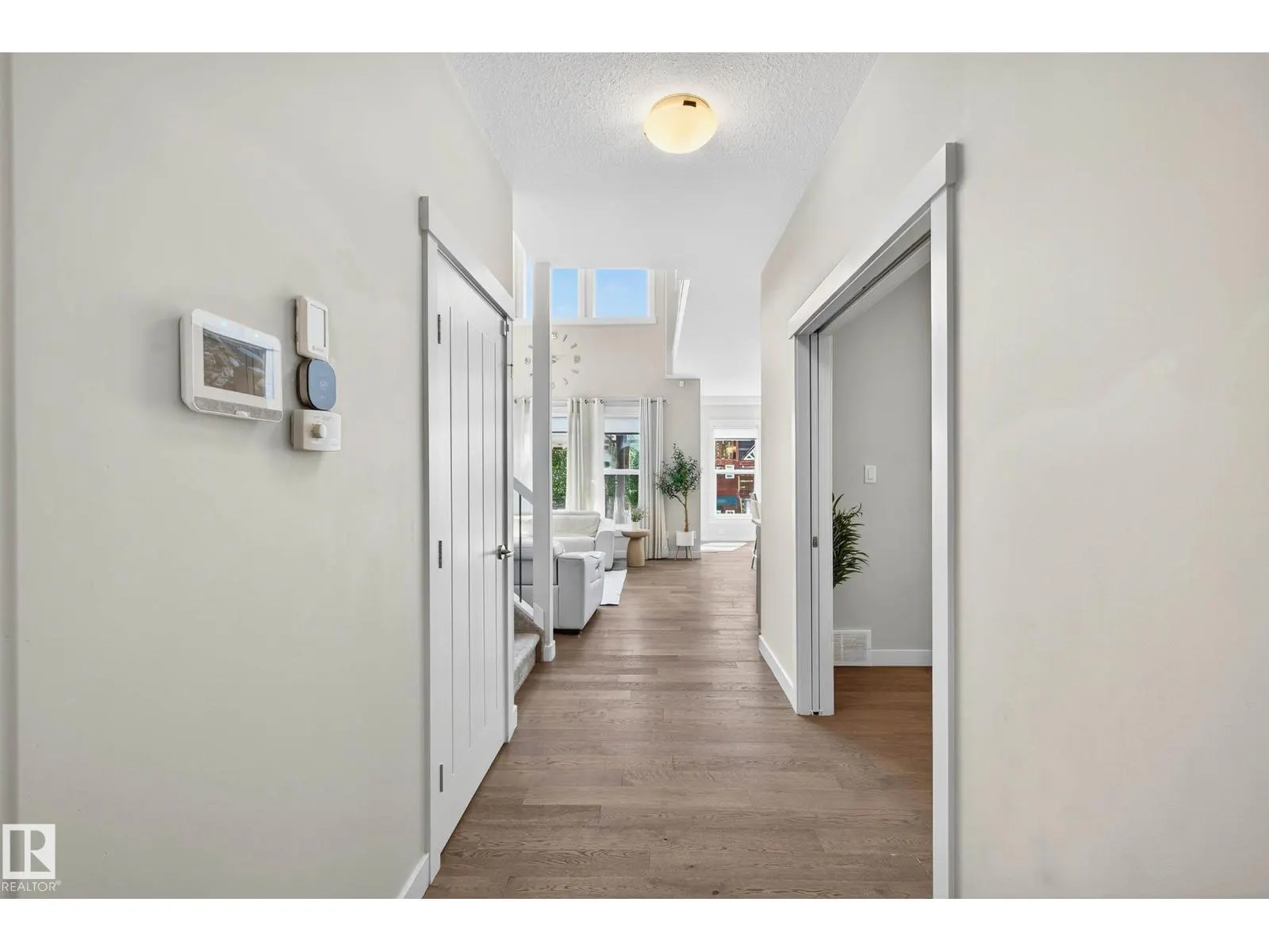 5915 19 AV SW