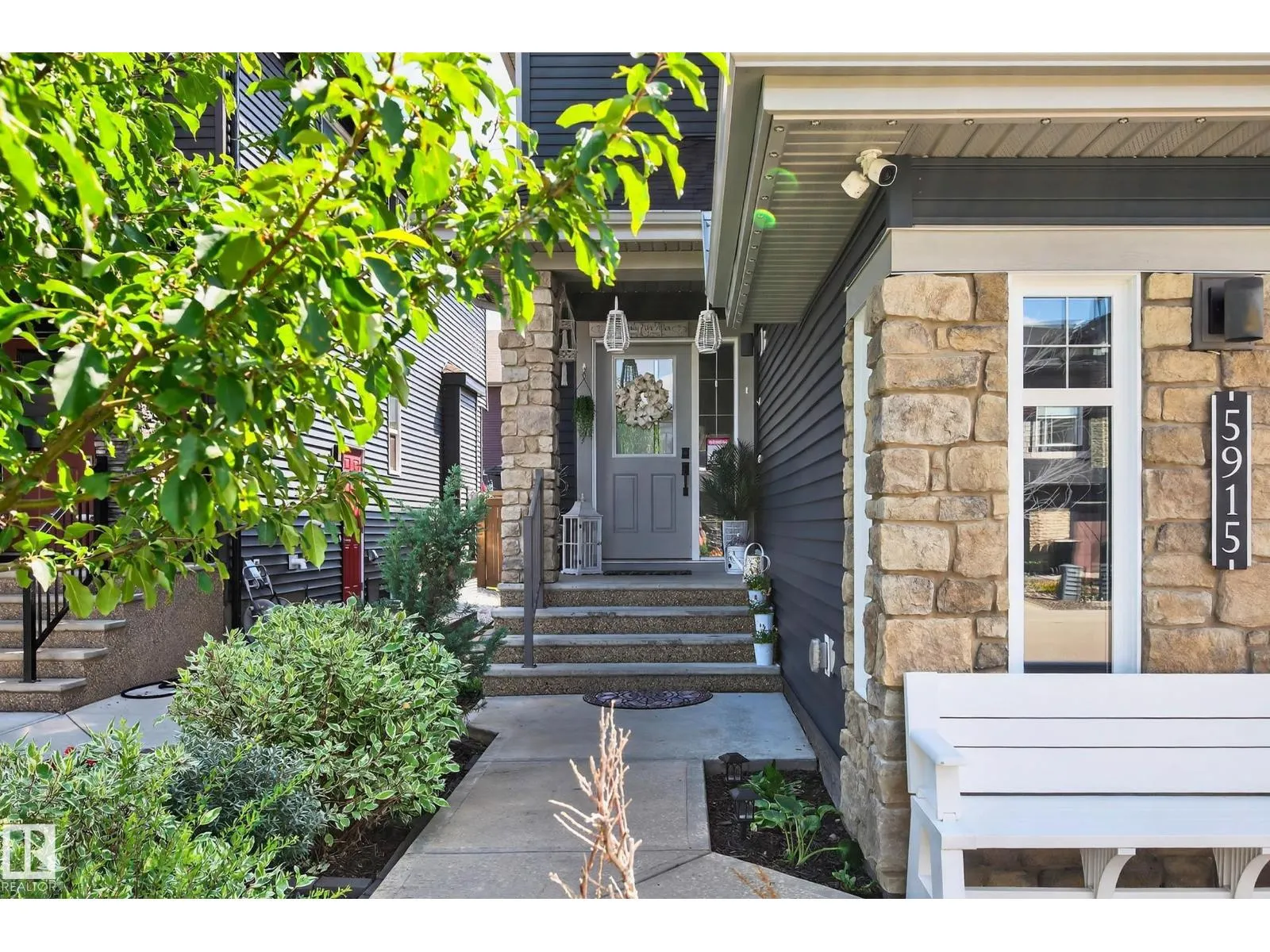 5915 19 AV SW