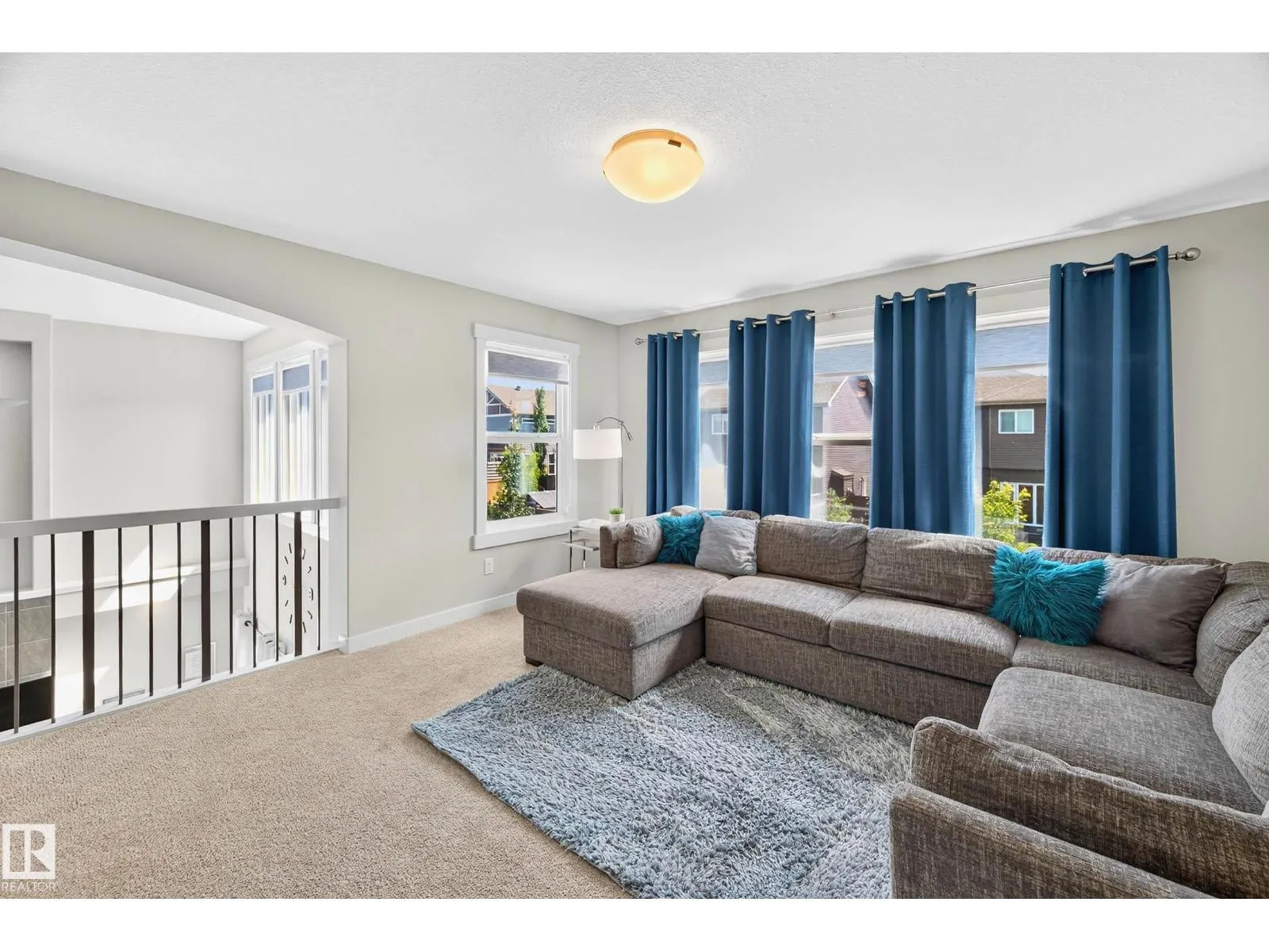 5915 19 AV SW