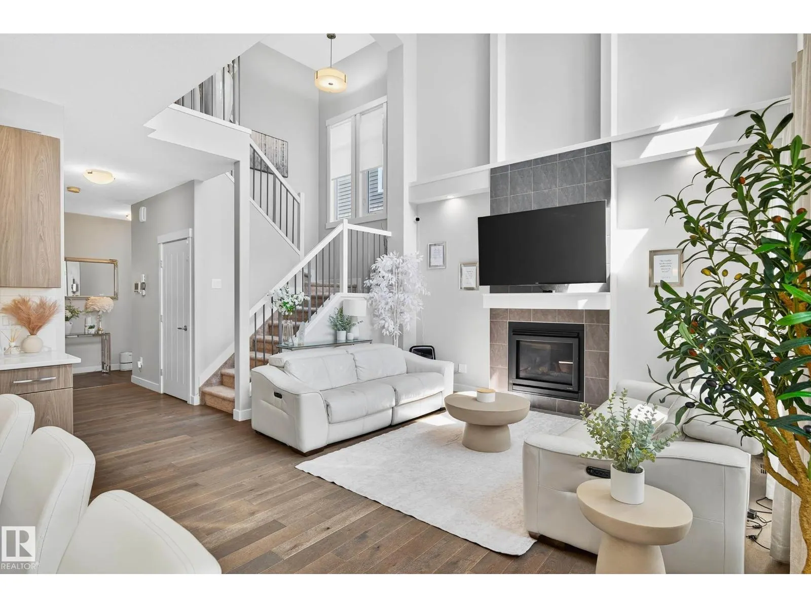5915 19 AV SW