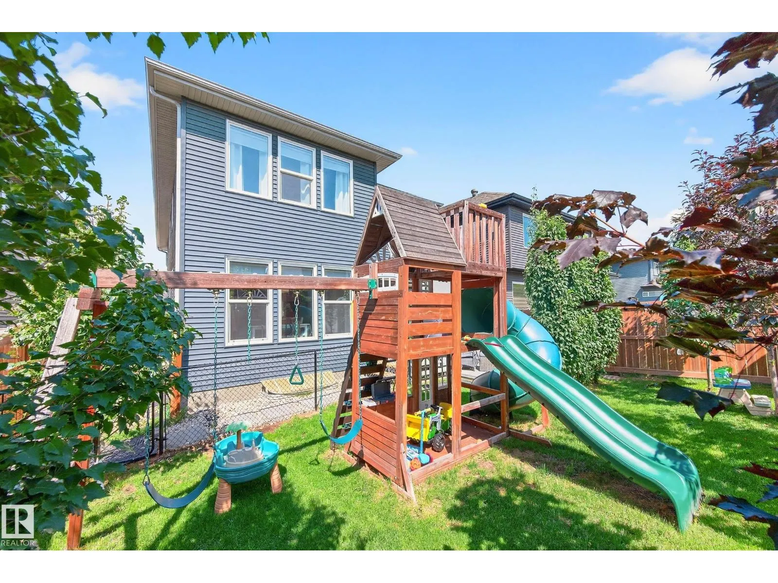 5915 19 AV SW